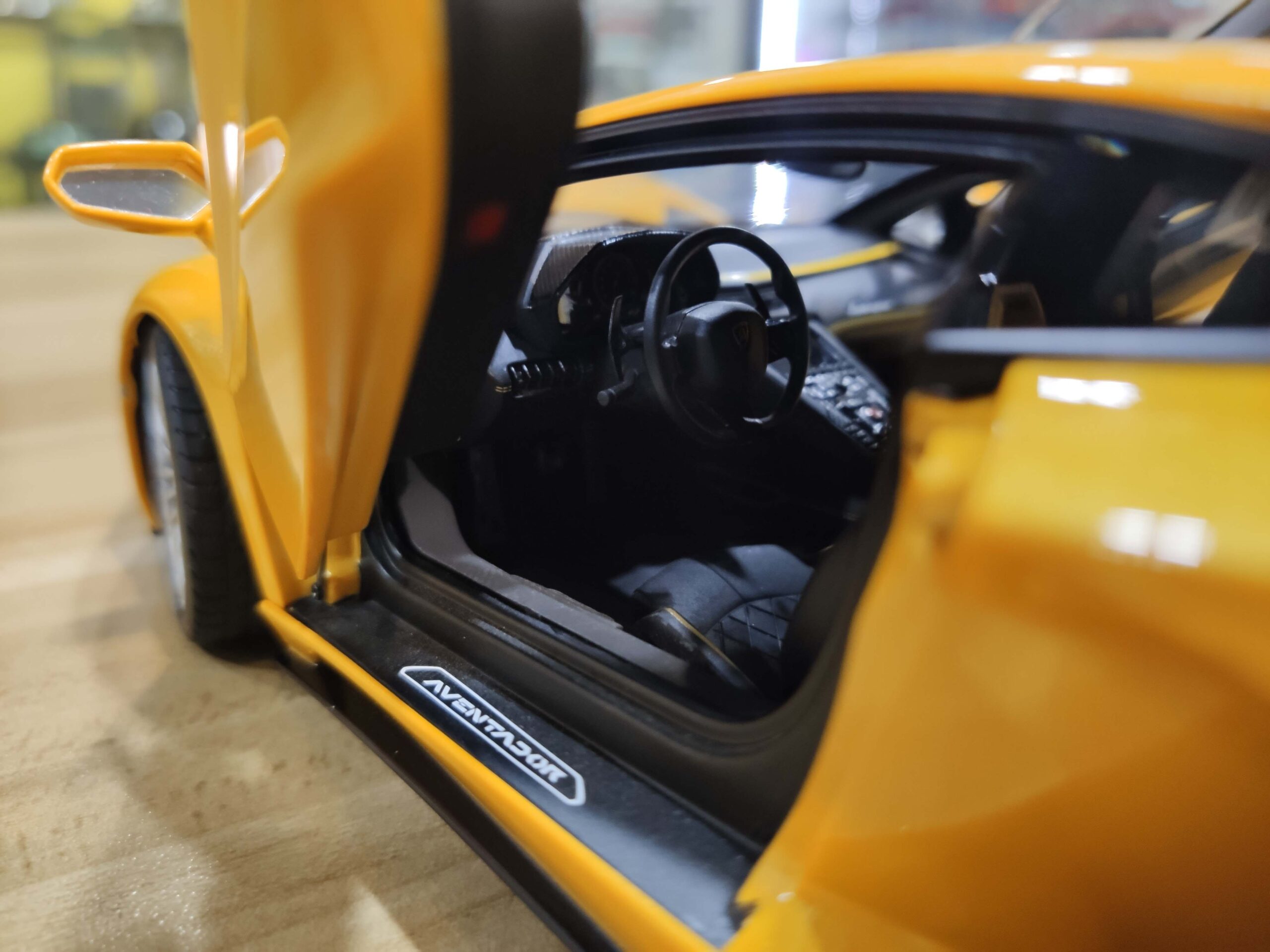 Lamborghini Aventador S 1-18 AUTOart (10)