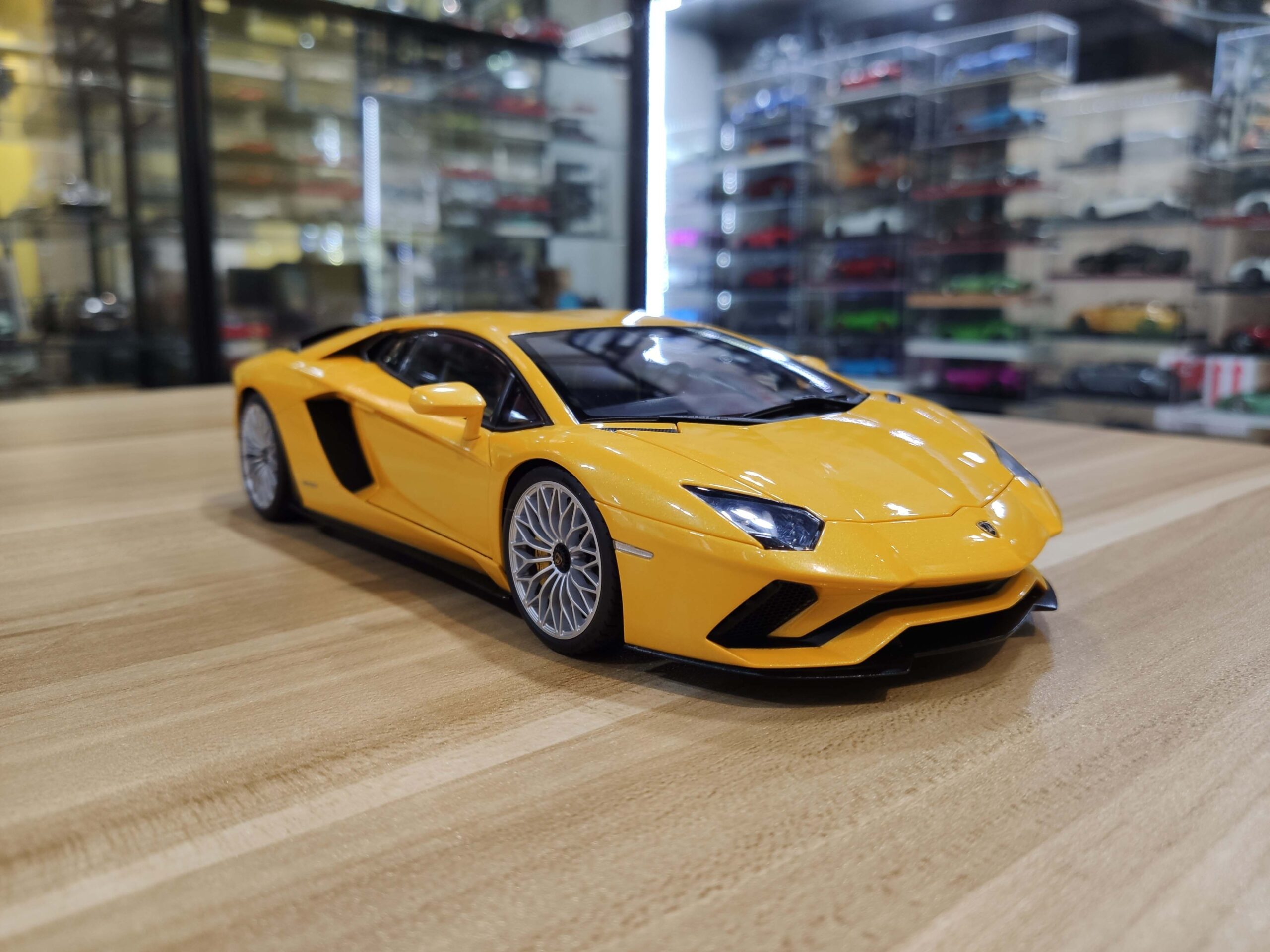 Lamborghini Aventador S 1-18 AUTOart (12)