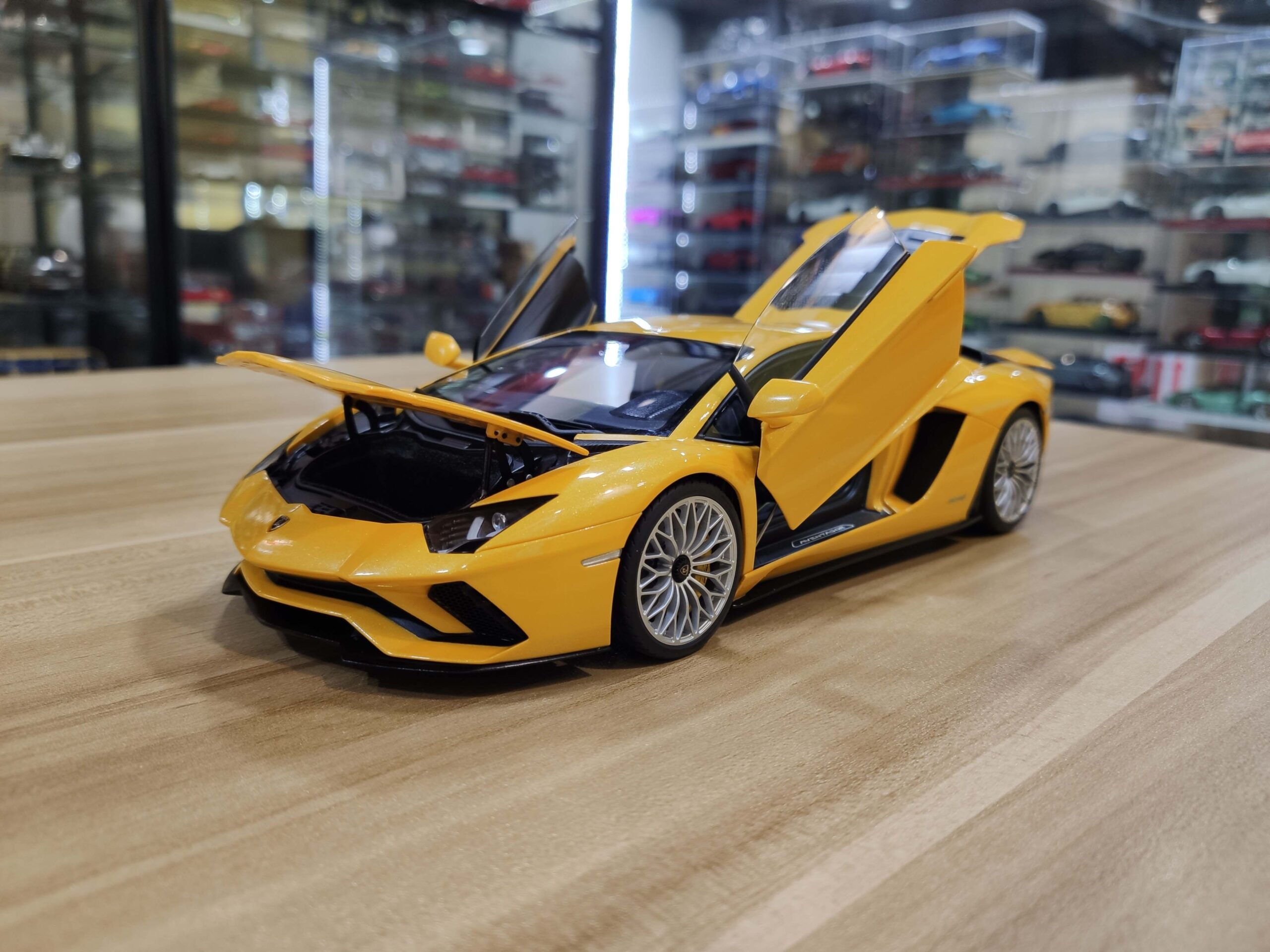 Lamborghini Aventador S 1-18 AUTOart (19)