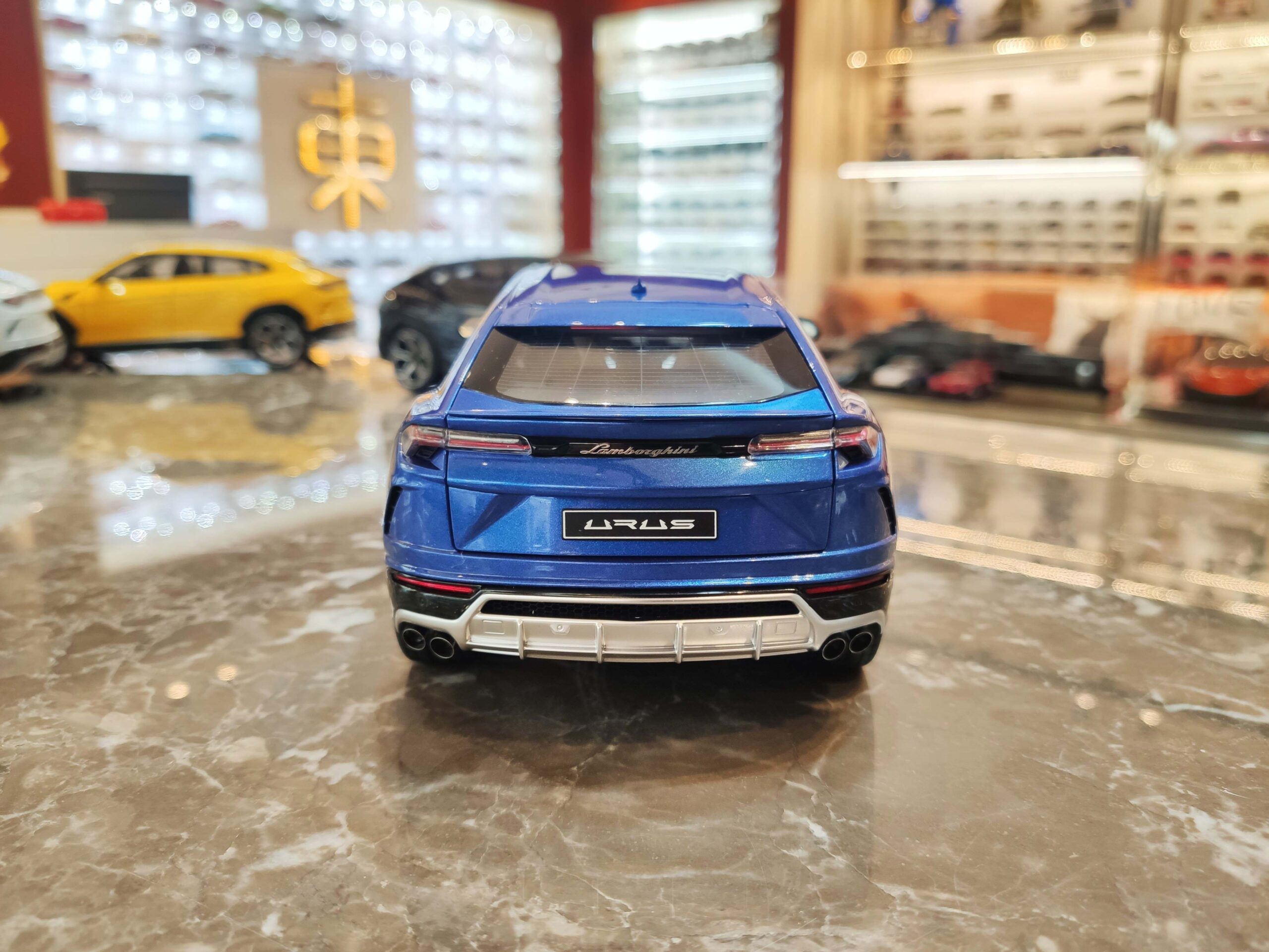 Lamborghini Urus 1-18 AUTOart (11)