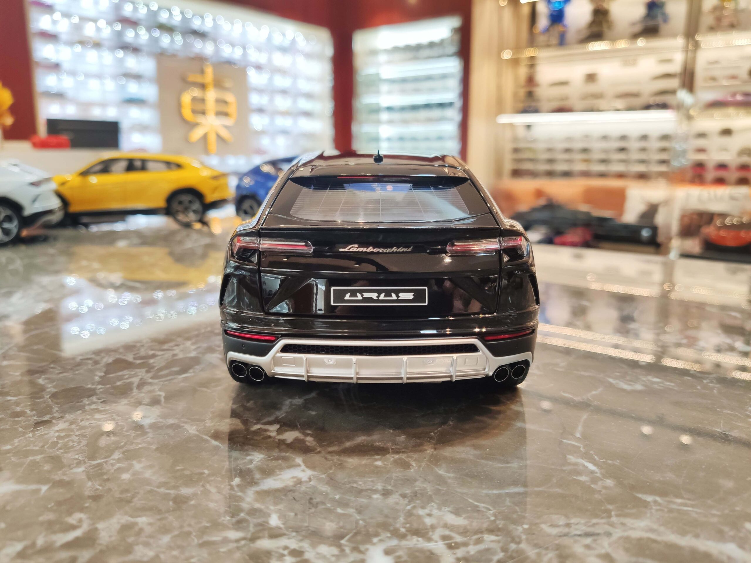 Lamborghini Urus 1-18 AUTOart (22)