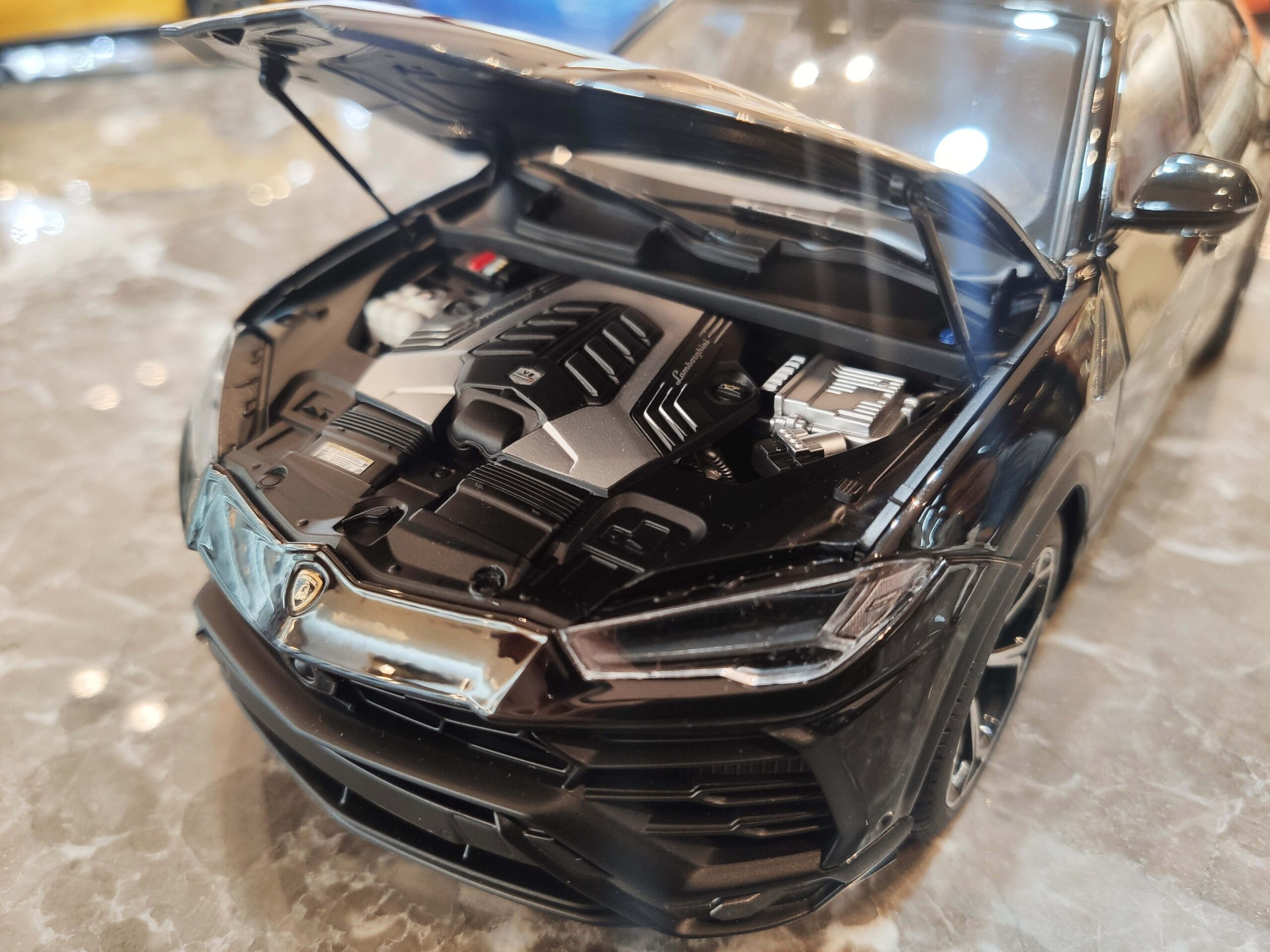 Lamborghini Urus 1-18 AUTOart (5)