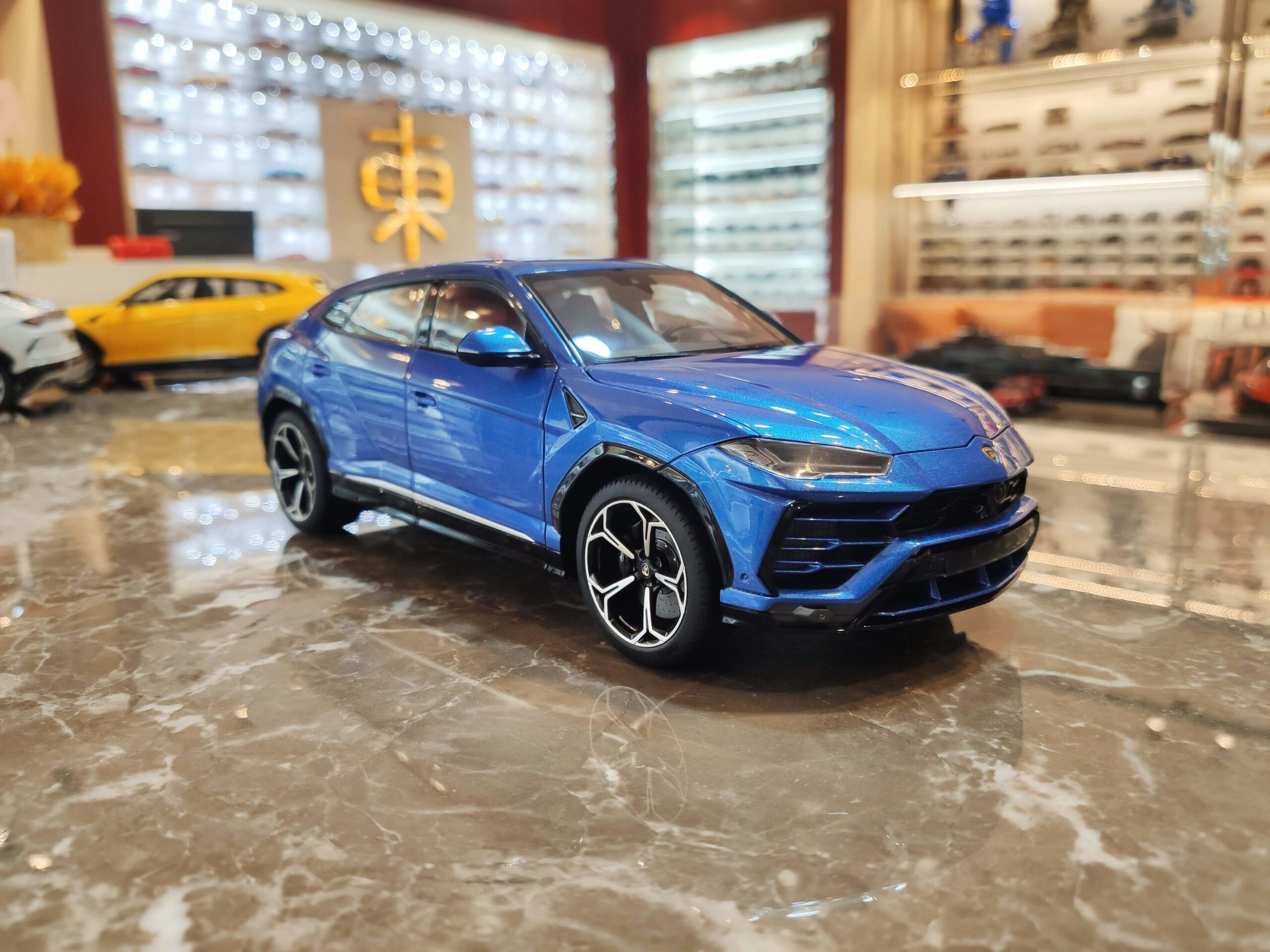 Lamborghini Urus 1-18 AUTOart (8)