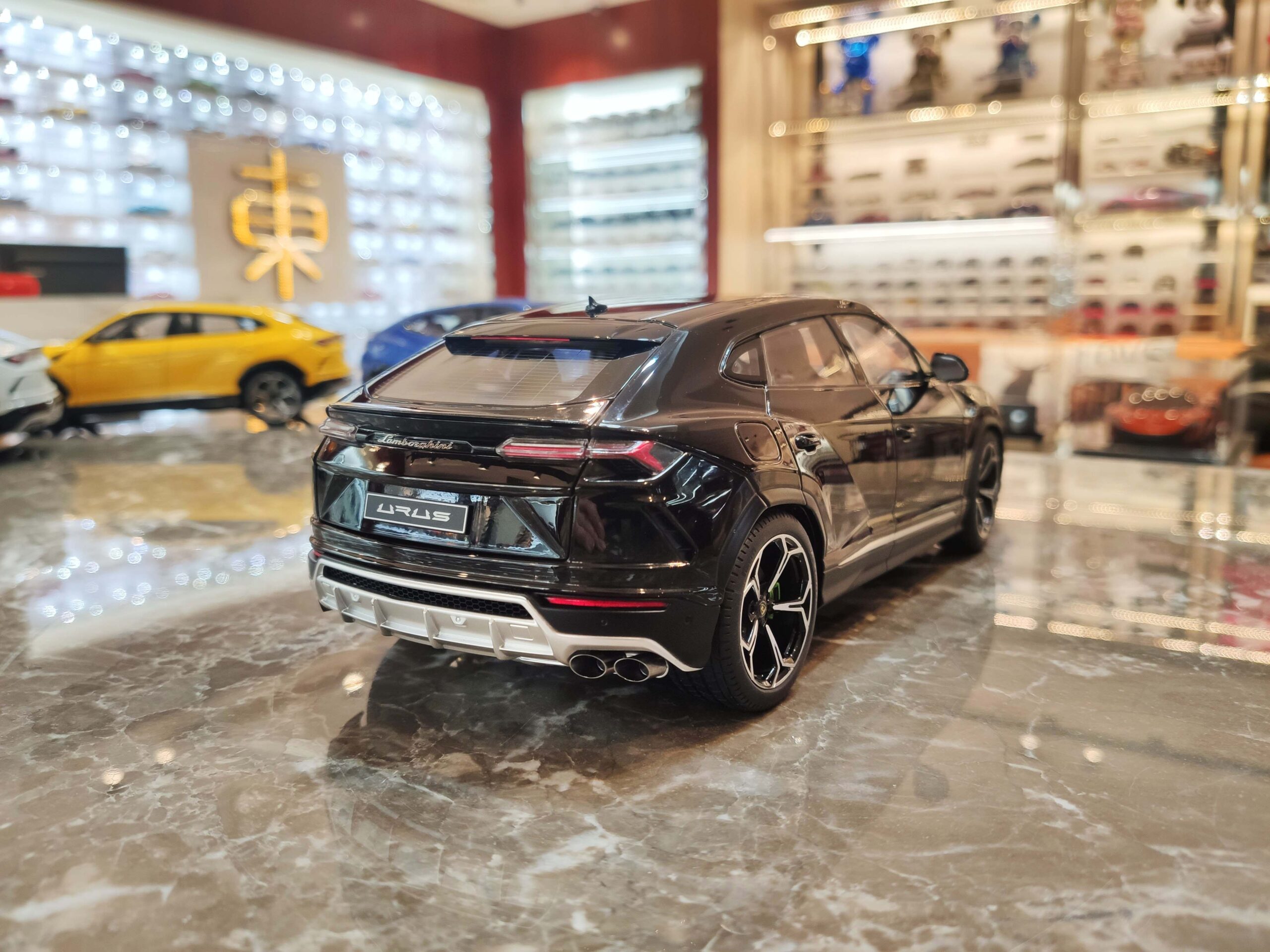 Lamborghini Urus 1-18 AUTOart (8)