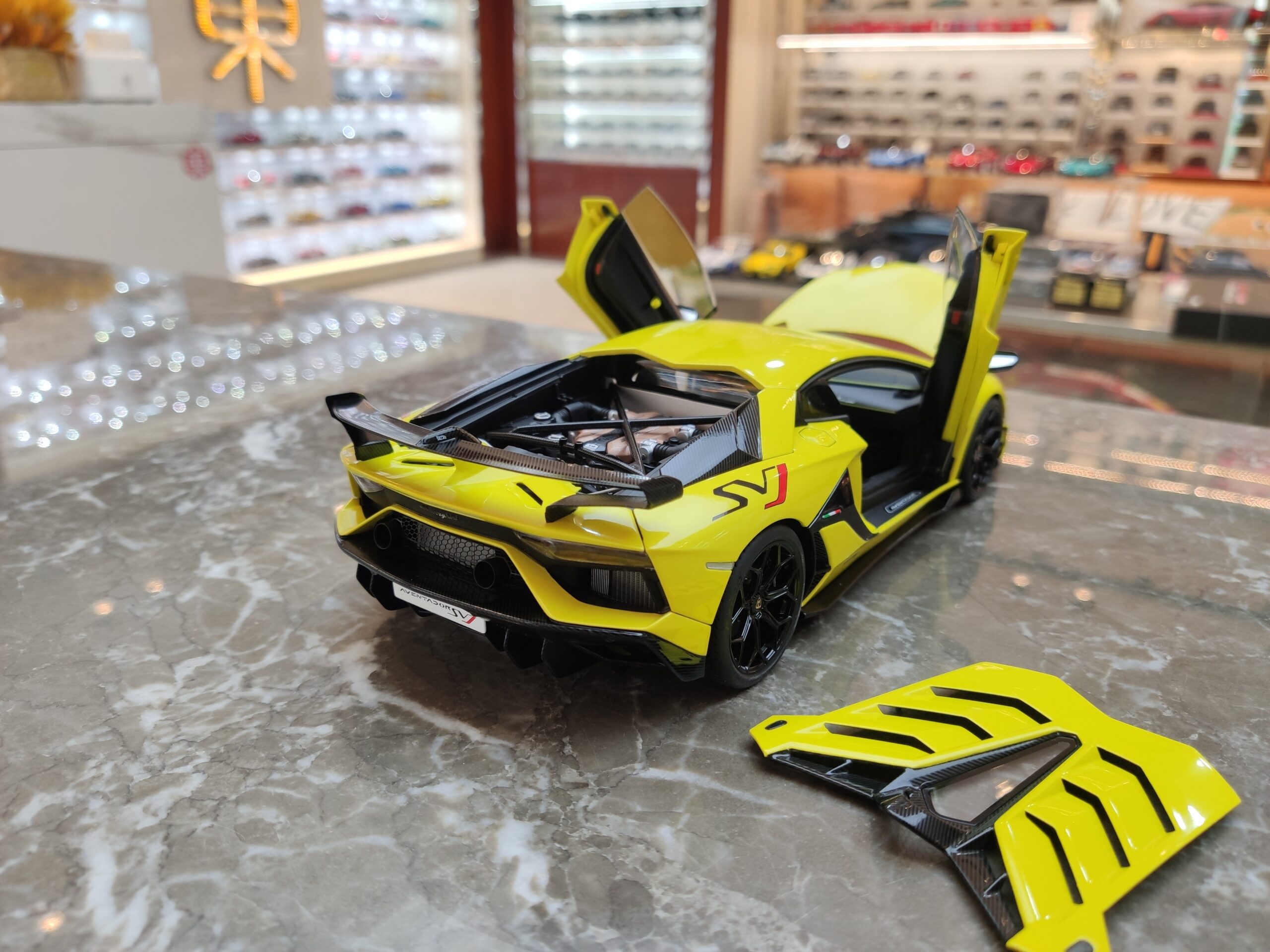 Lamborghini Aventador SVJ 1-18 AUTOart (11)