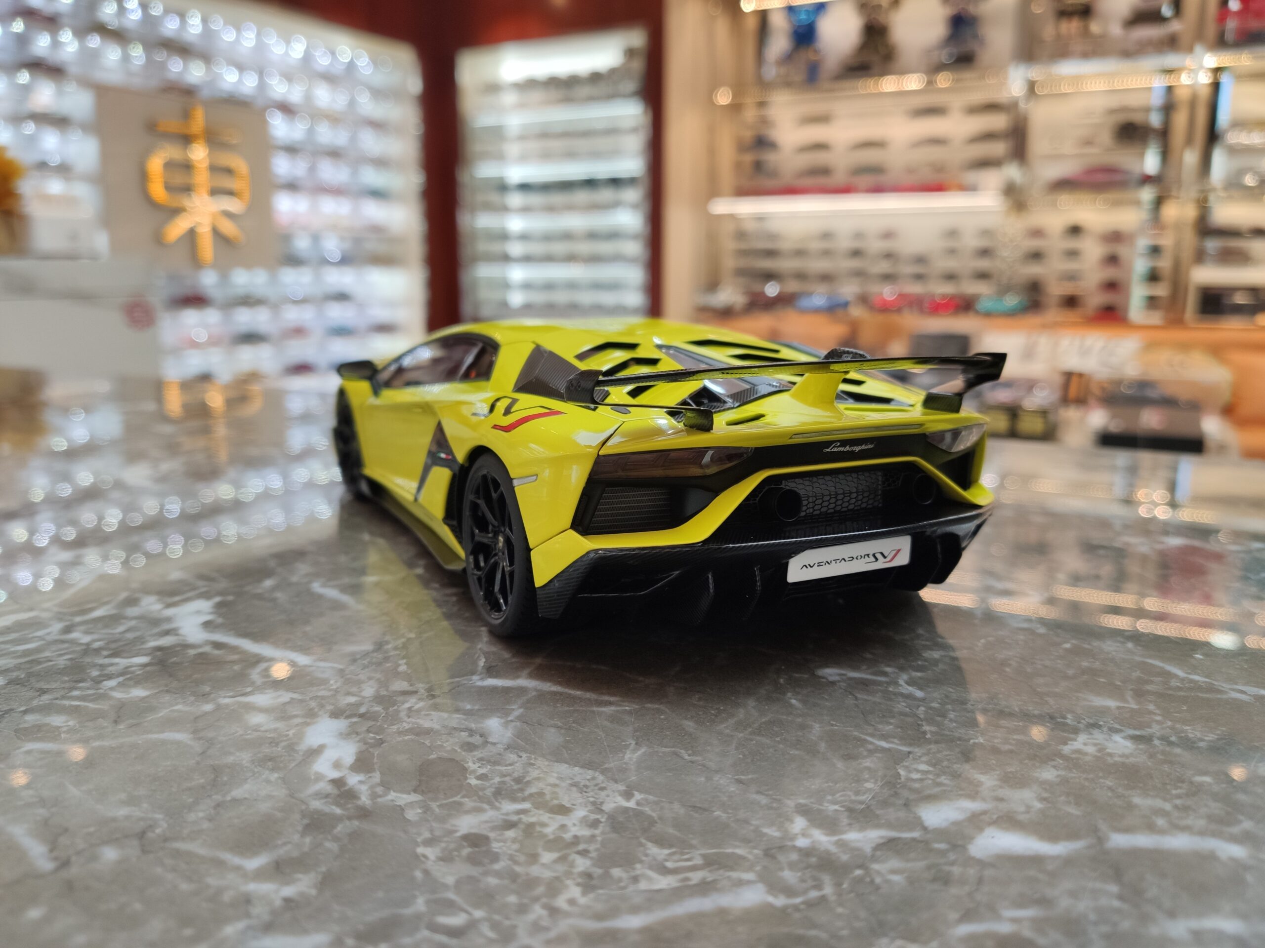 Lamborghini Aventador SVJ 1-18 AUTOart (13)