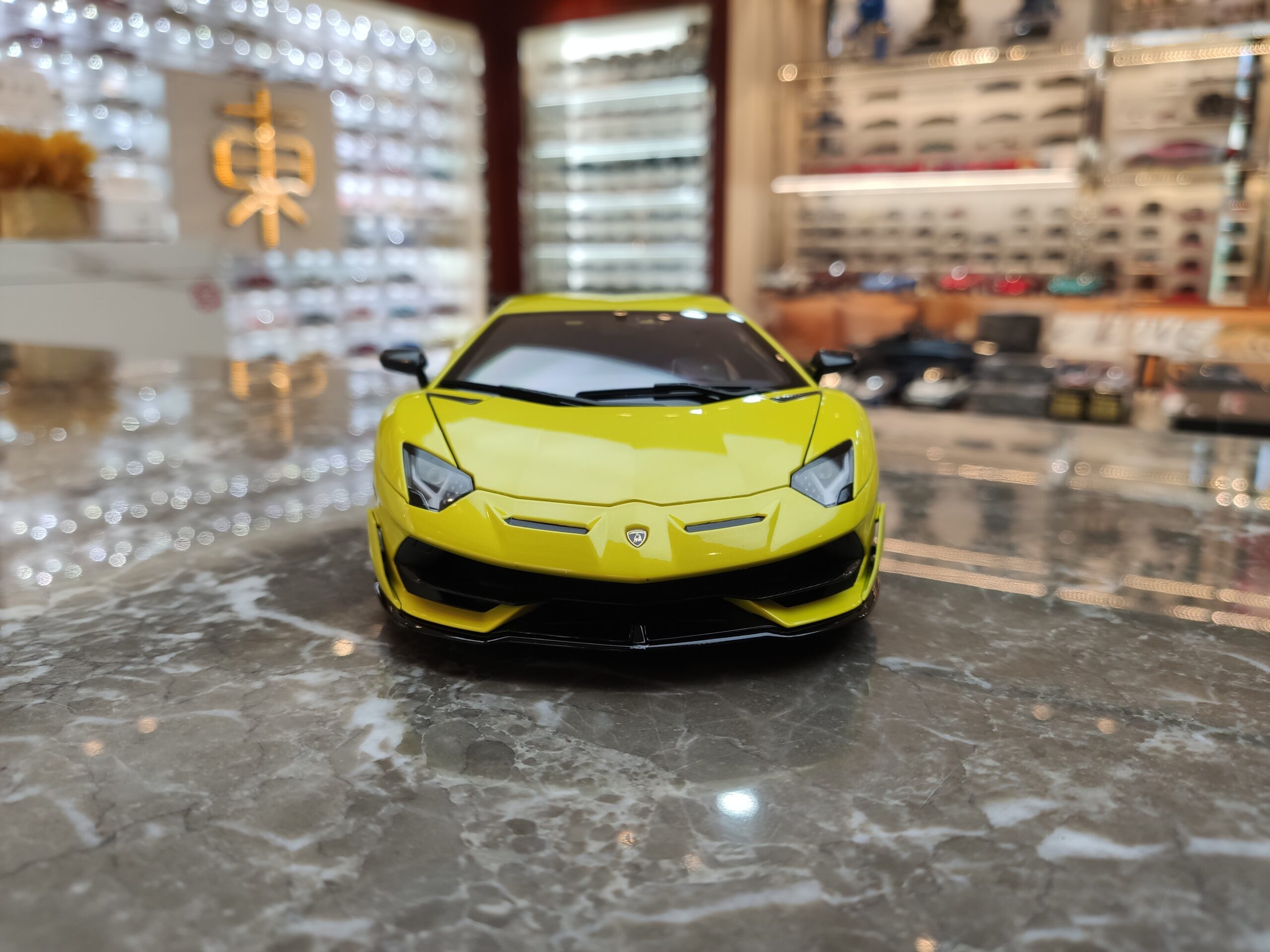 Lamborghini Aventador SVJ 1-18 AUTOart (21)