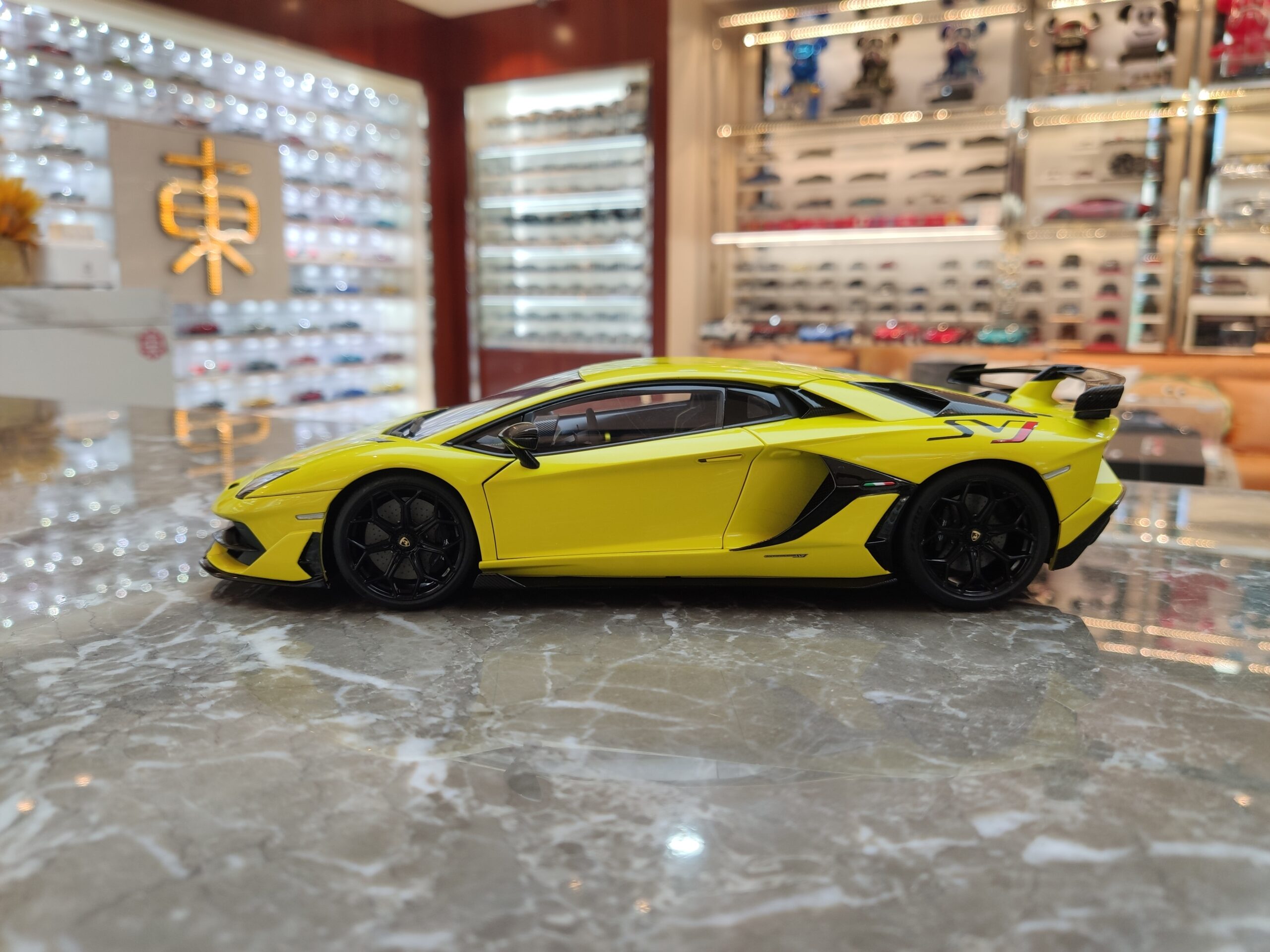 Lamborghini Aventador SVJ 1-18 AUTOart (5)
