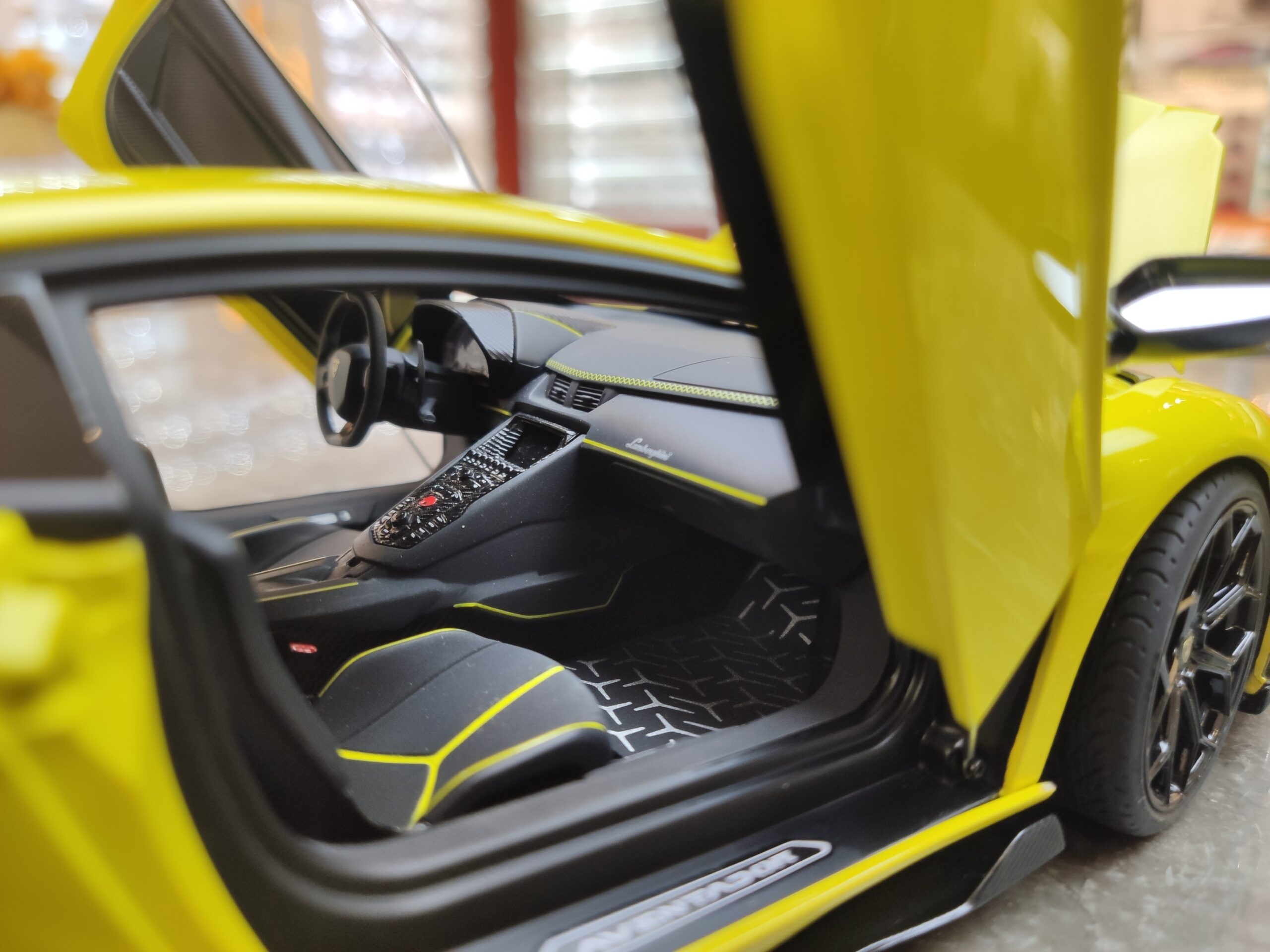 Lamborghini Aventador SVJ 1-18 AUTOart (9)