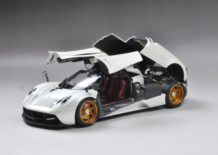 Pagani Huyara GTautos 1-18 (2)