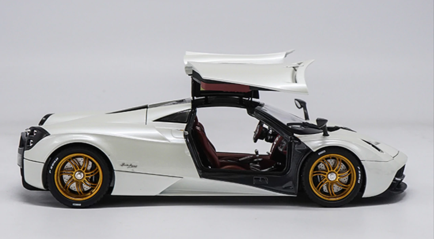 Pagani Huyara GTautos 1-18 (7)