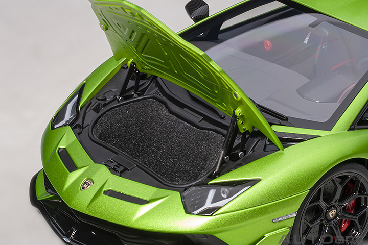 Lamborghini Aventador SVJ 1-18 AUTOart (11)