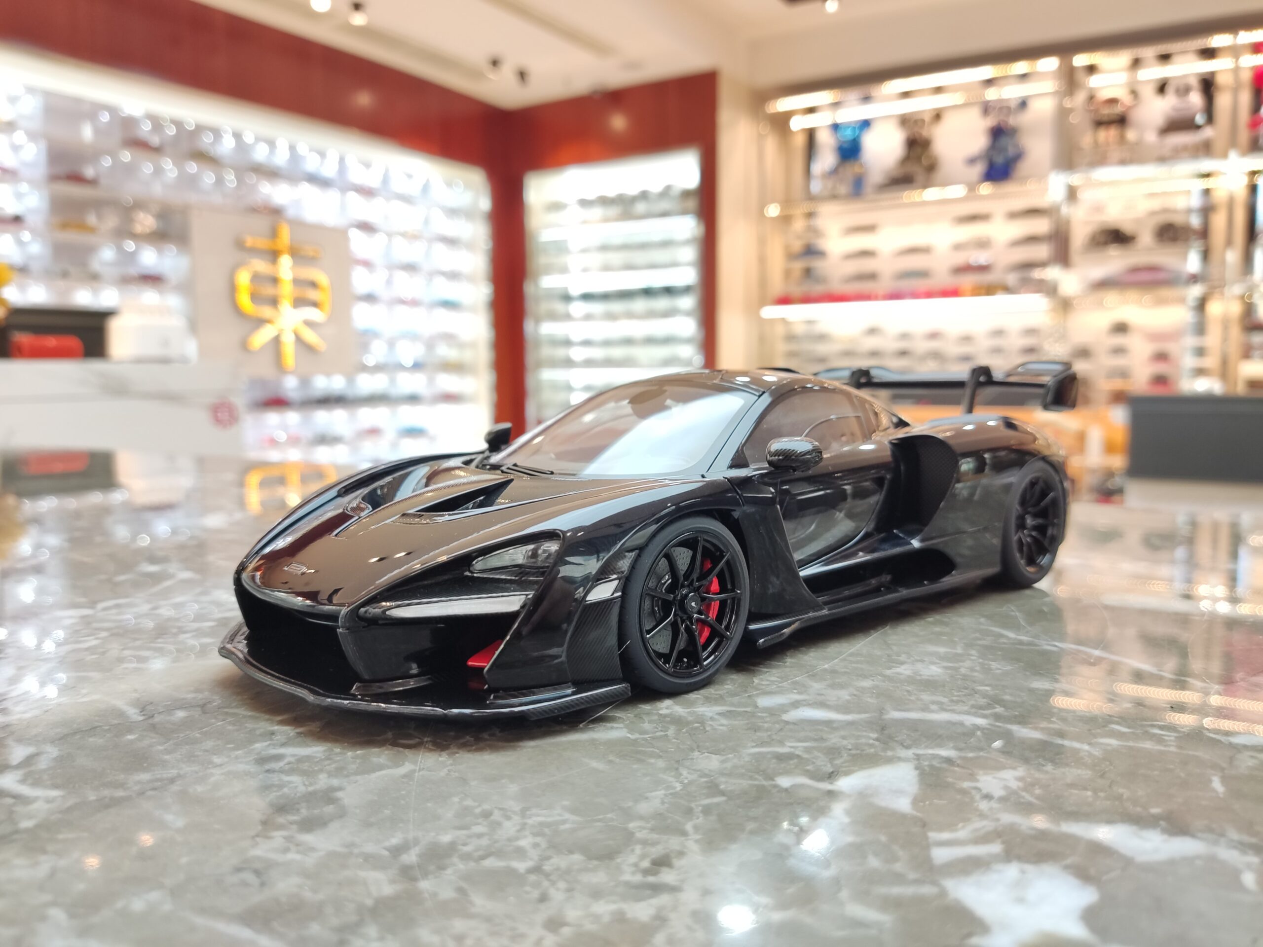 McLaren Senna 1-18 AUTOart (11)