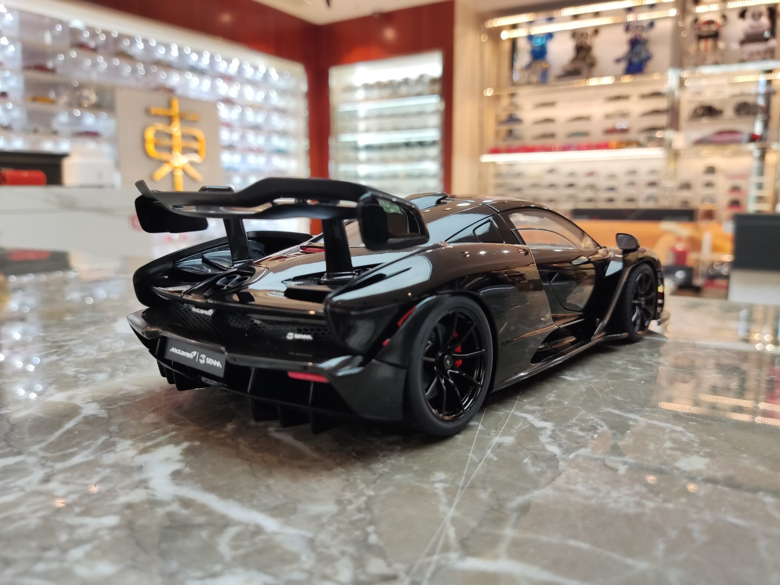 McLaren Senna 1-18 AUTOart (14)