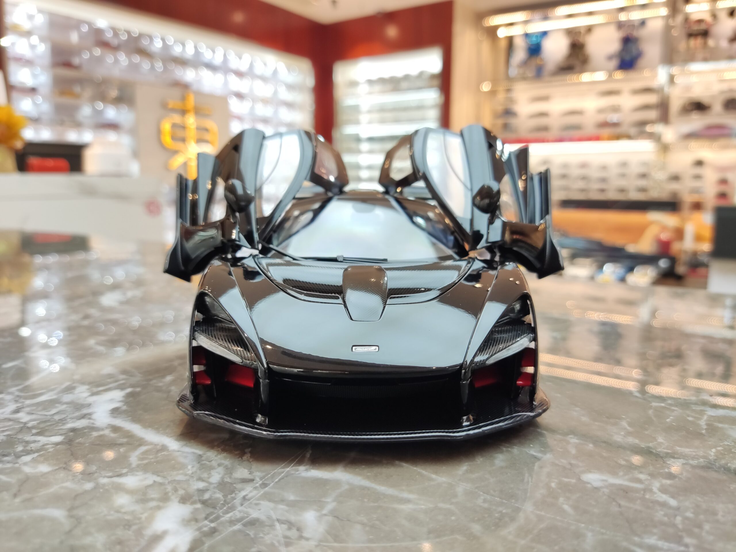 McLaren Senna 1-18 AUTOart (16)
