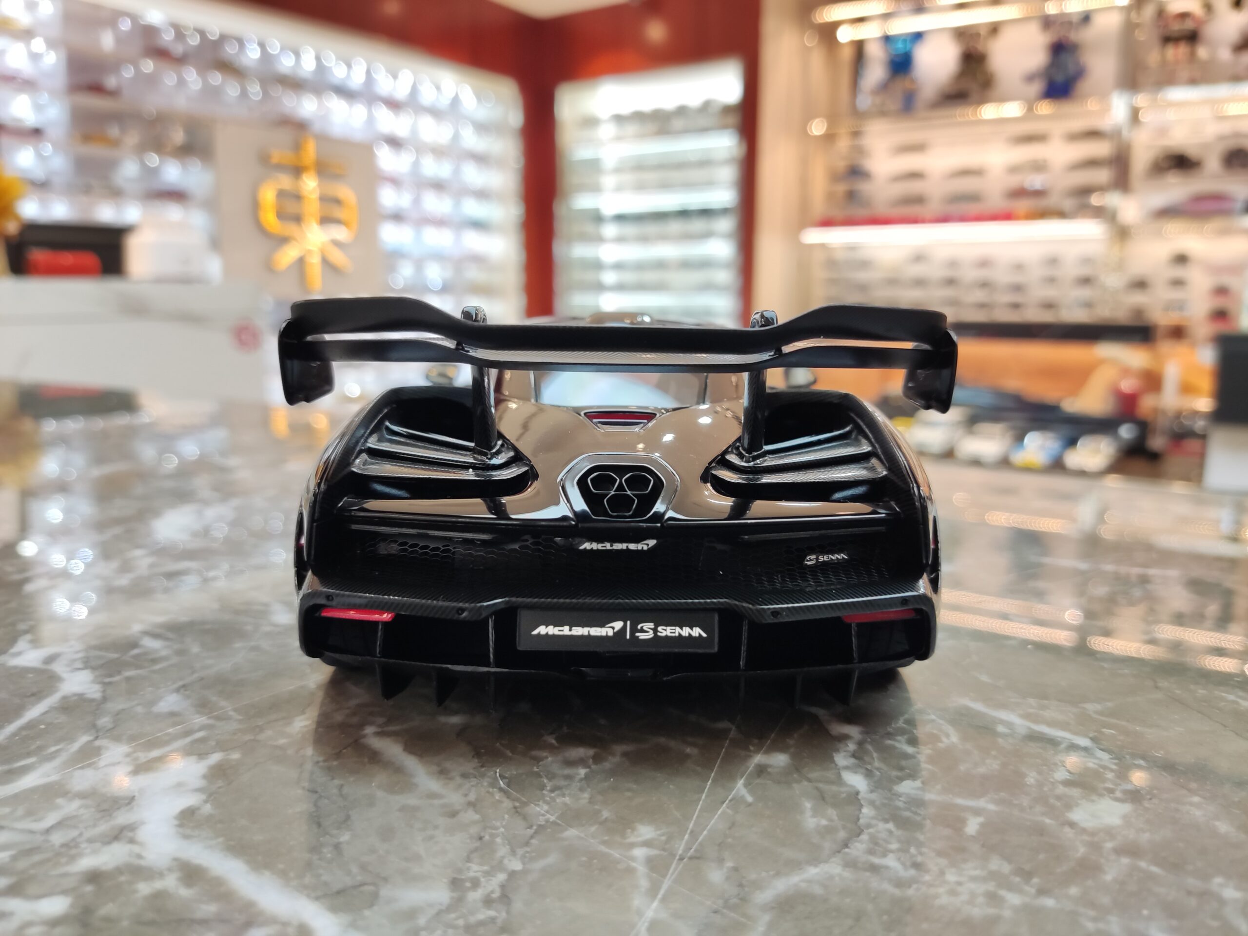 McLaren Senna 1-18 AUTOart (20)