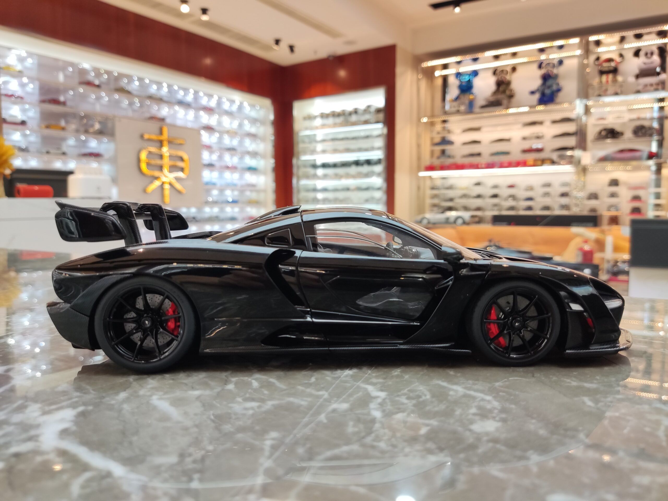McLaren Senna 1-18 AUTOart (9)