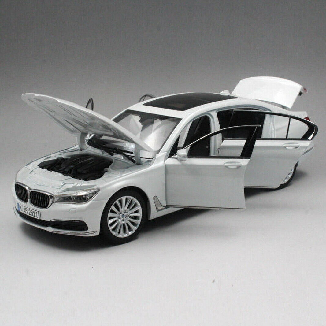 BMW 750i 7 Series 1-18 Dealer (5)