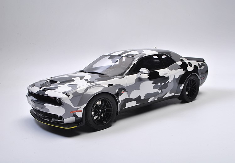 Dodge Challenger RT 1-18 GT Spirit (1)