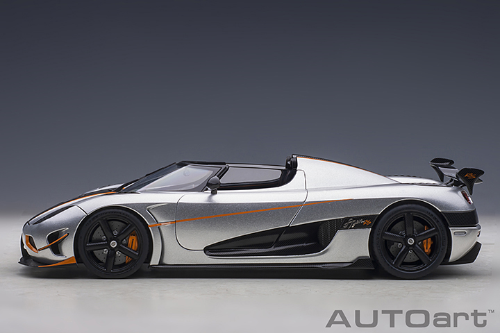 Modèle Réduit Koenigsegg Agera RS 1:18 - Blanc Arctique/Noir - GT Spirit GT877 - Édition 2016 - Boîte