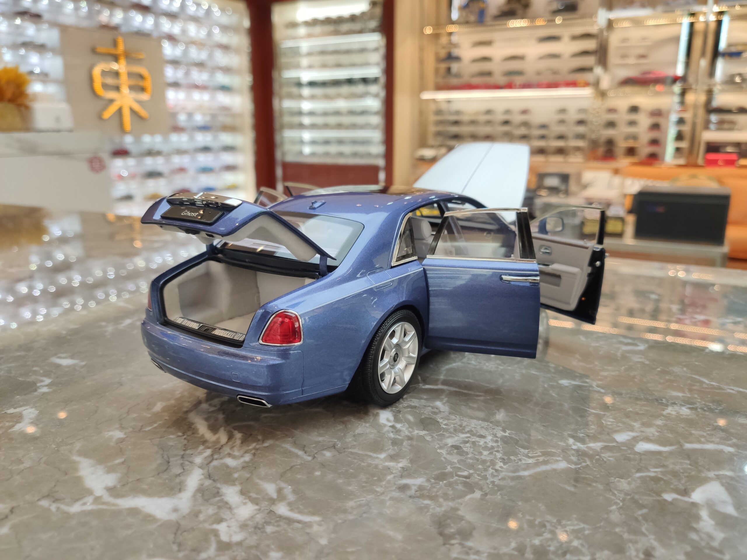 Rolls-Royce Ghost 1-18 Kyosho (19)
