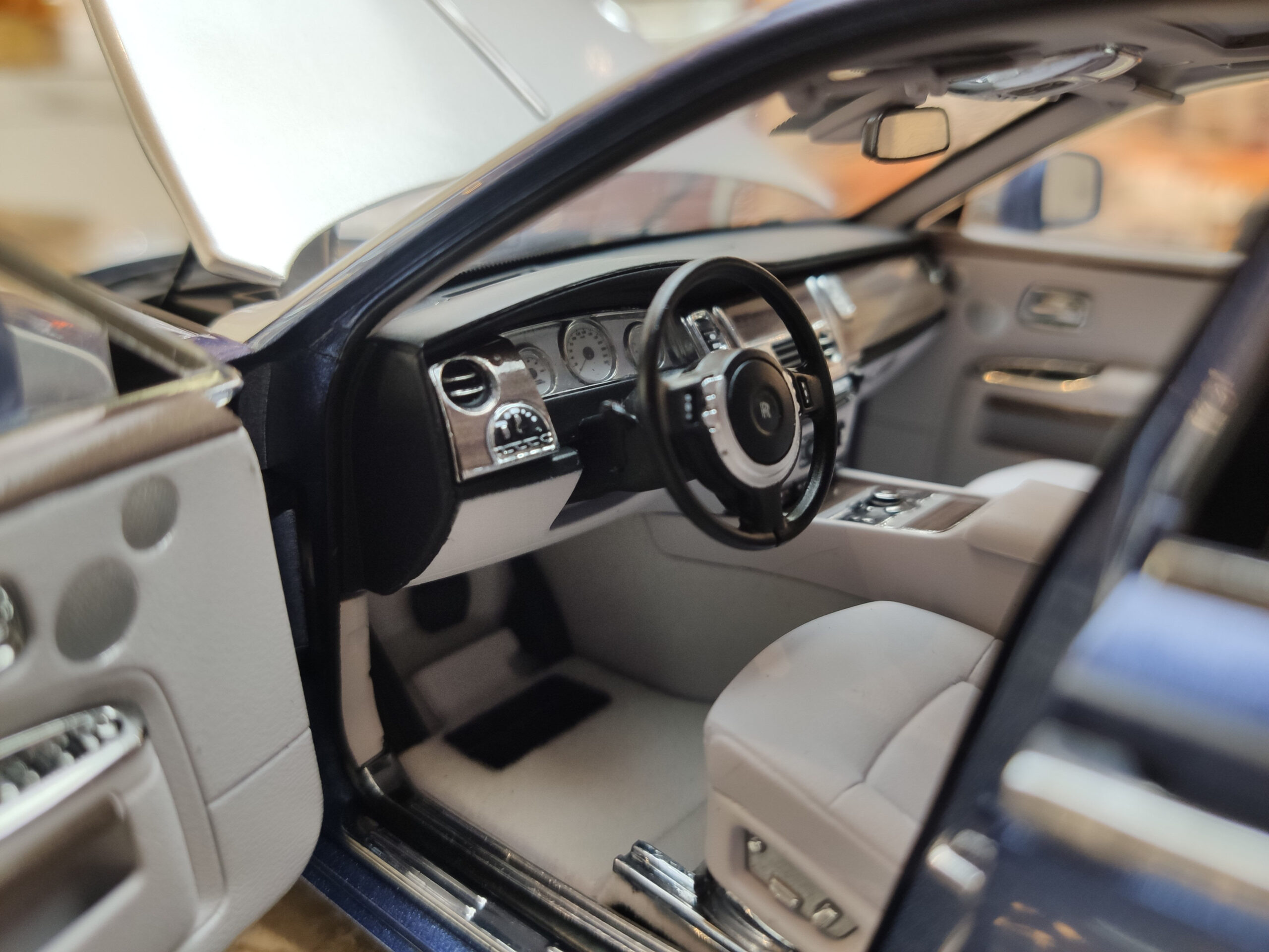 Rolls-Royce Ghost 1-18 Kyosho (2)