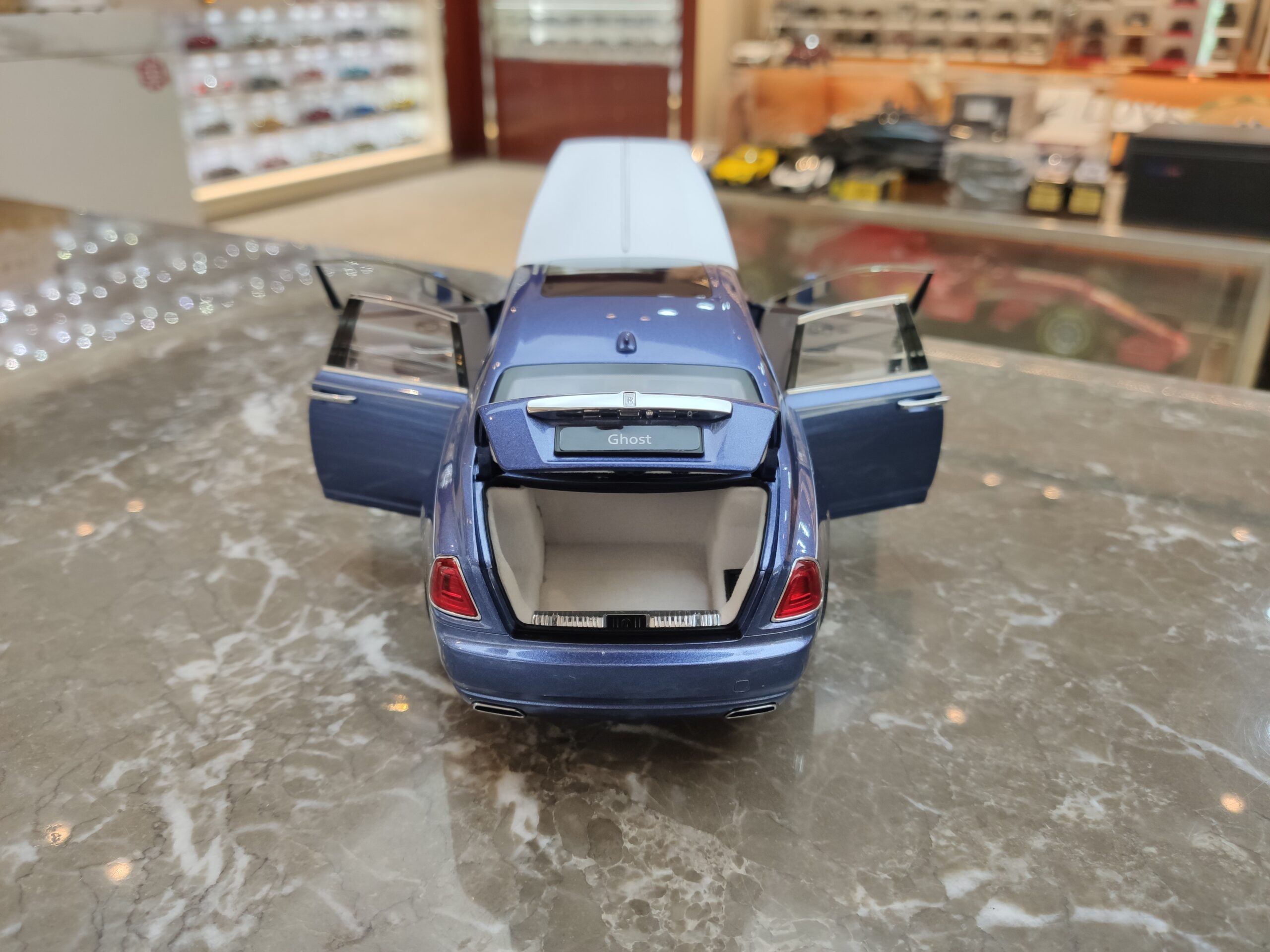 Rolls-Royce Ghost 1-18 Kyosho (22)