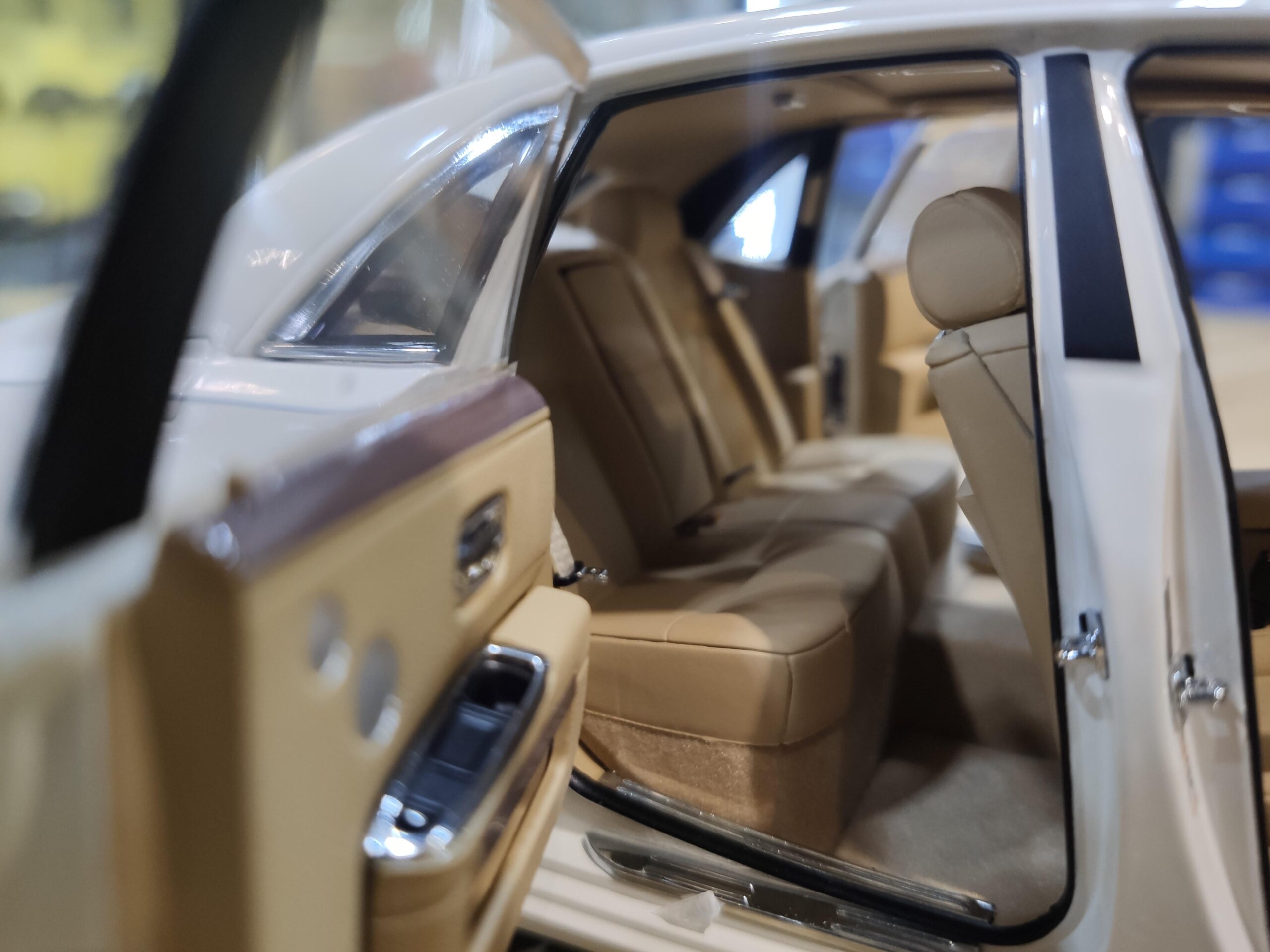 Rolls-Royce Ghost 1-18 Kyosho (26)