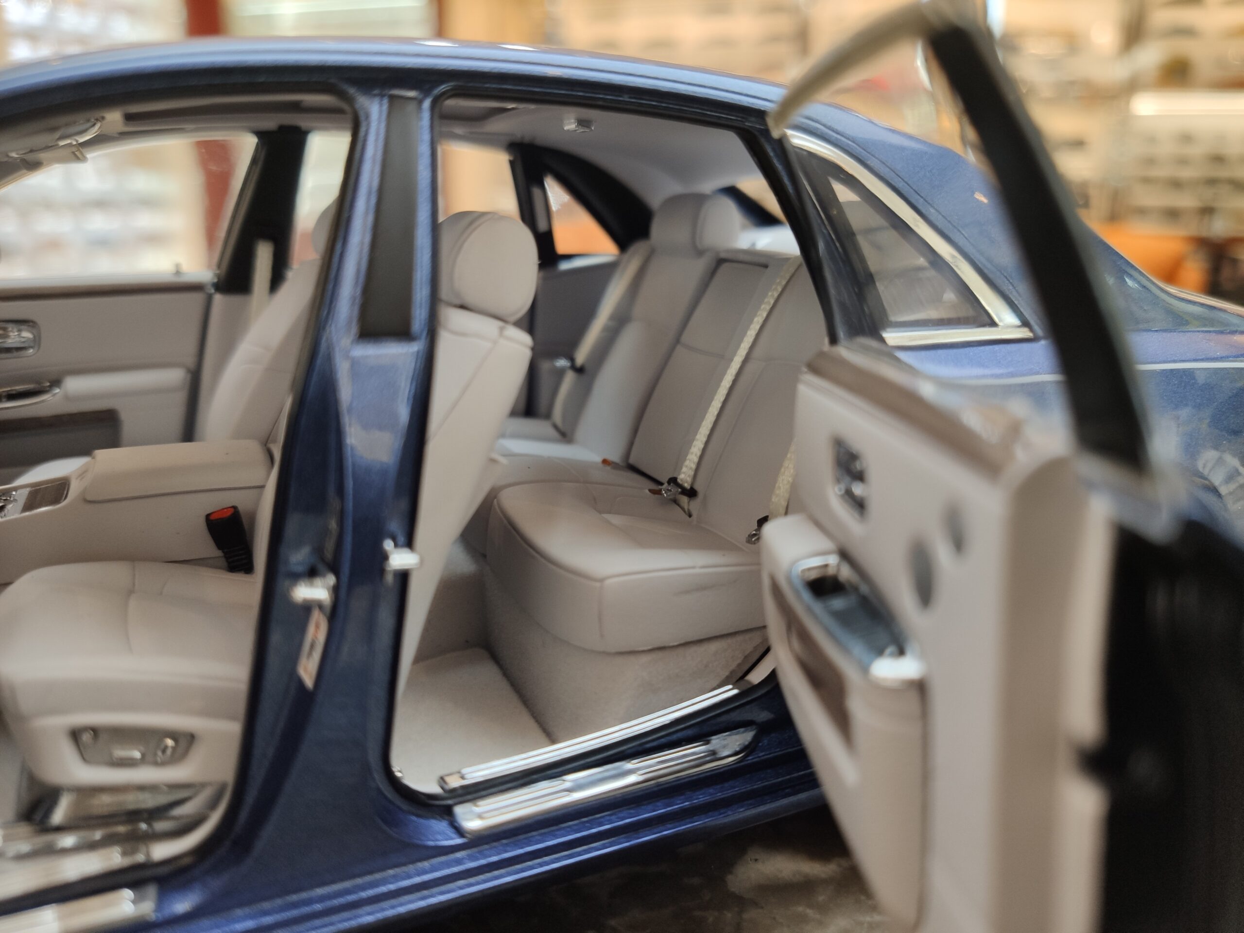 Rolls-Royce Ghost 1-18 Kyosho (5)