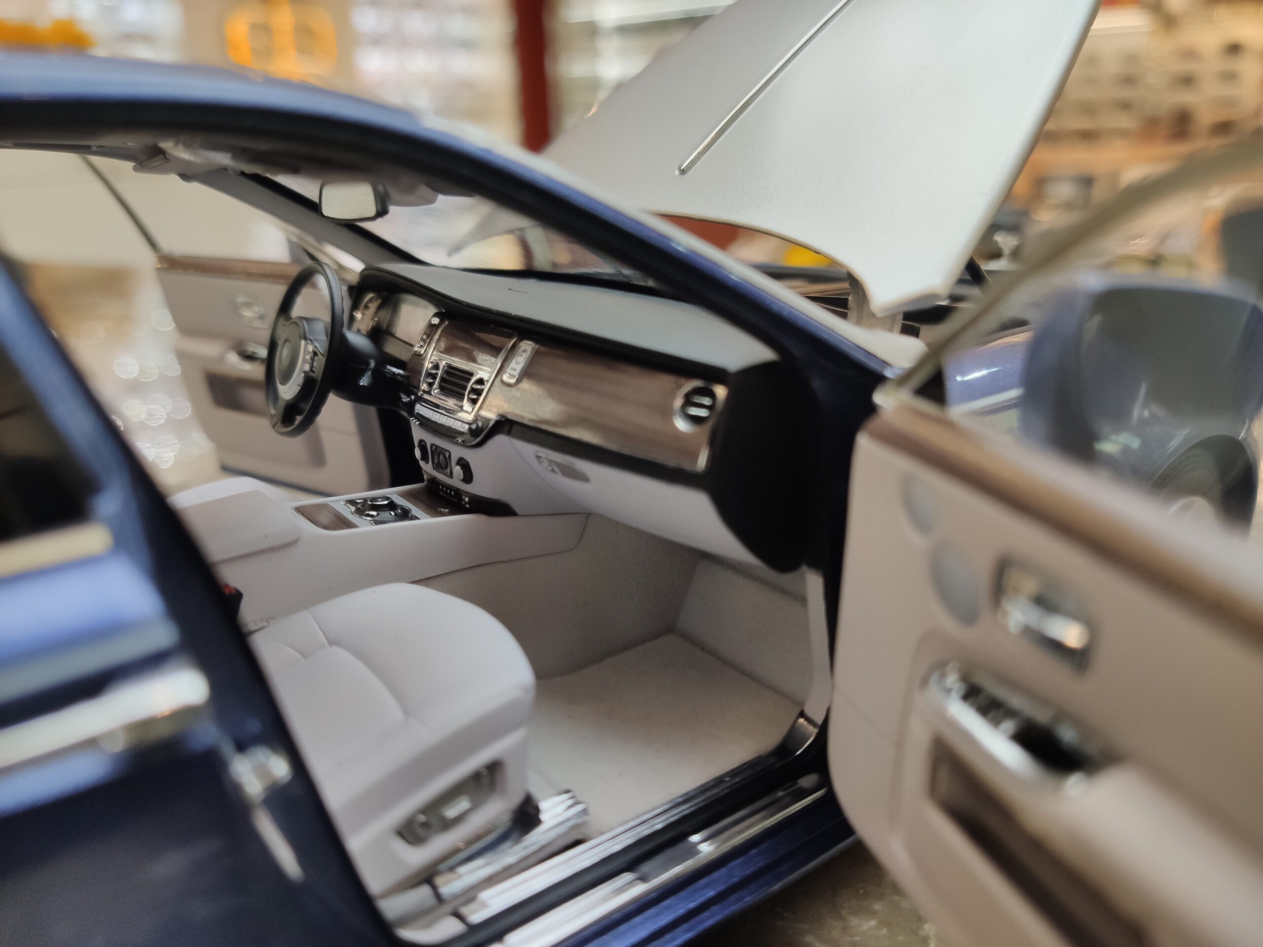 Rolls-Royce Ghost 1-18 Kyosho (8)