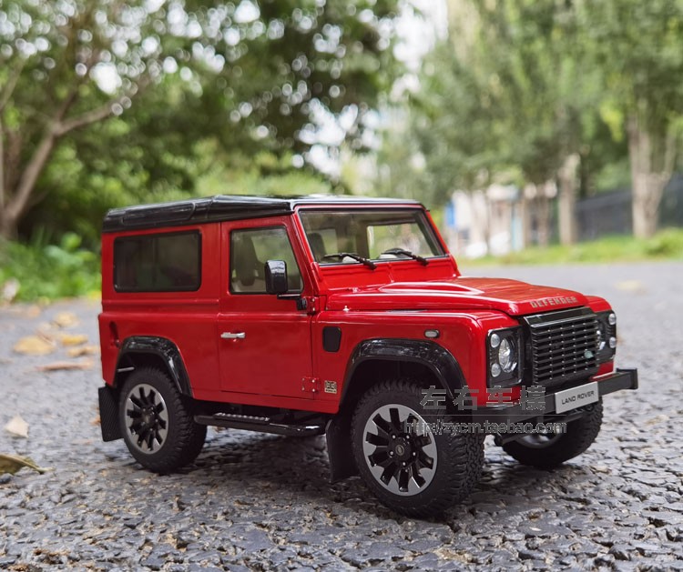 Land Rover Defender 90 Works V8 70th Edition 1-18 LCD (2)