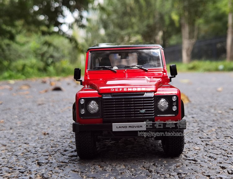 Land Rover Defender 90 Works V8 70th Edition 1-18 LCD (3)