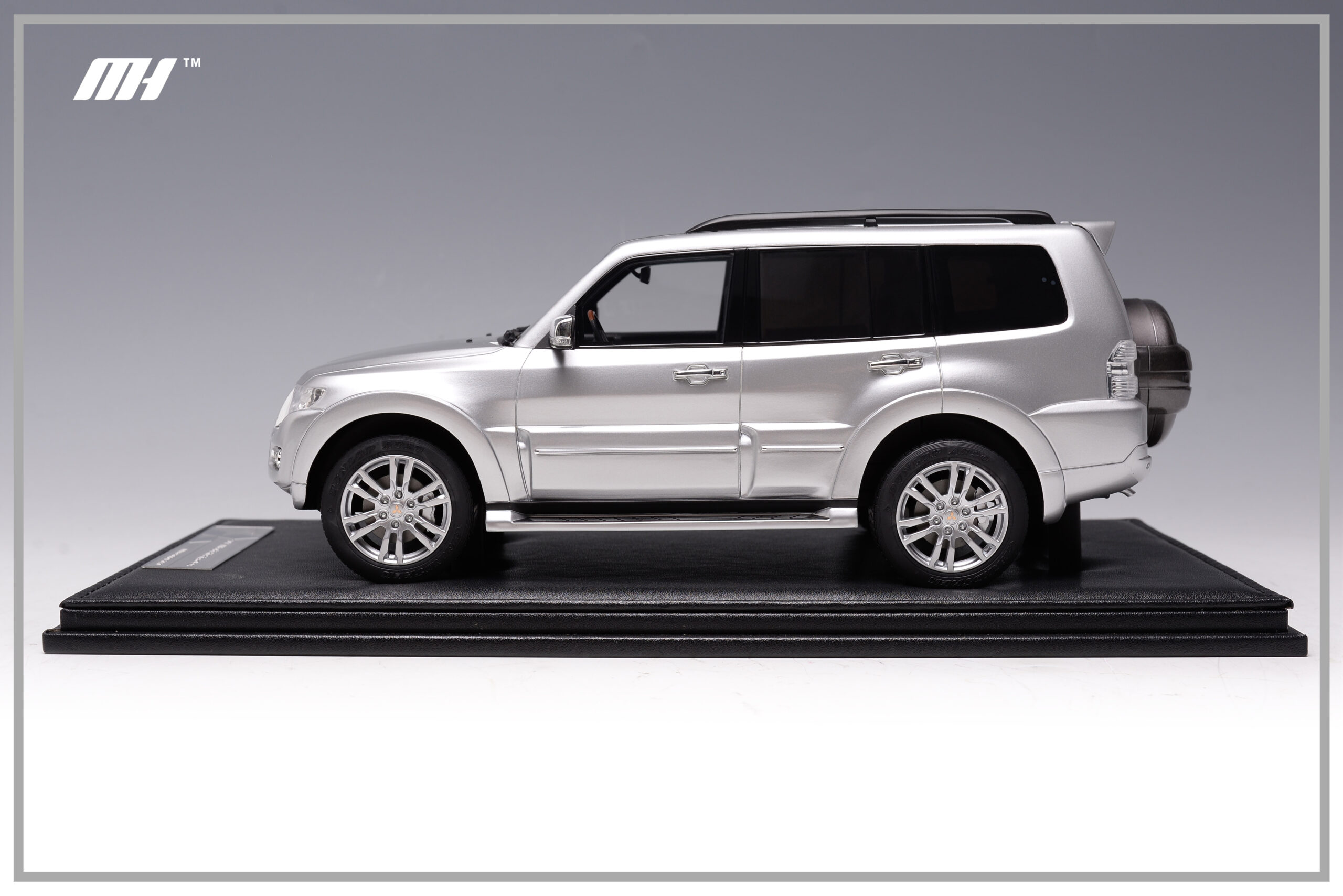 Mitsubishi Pajero 1-18 MotorHelix MH V93 (3)