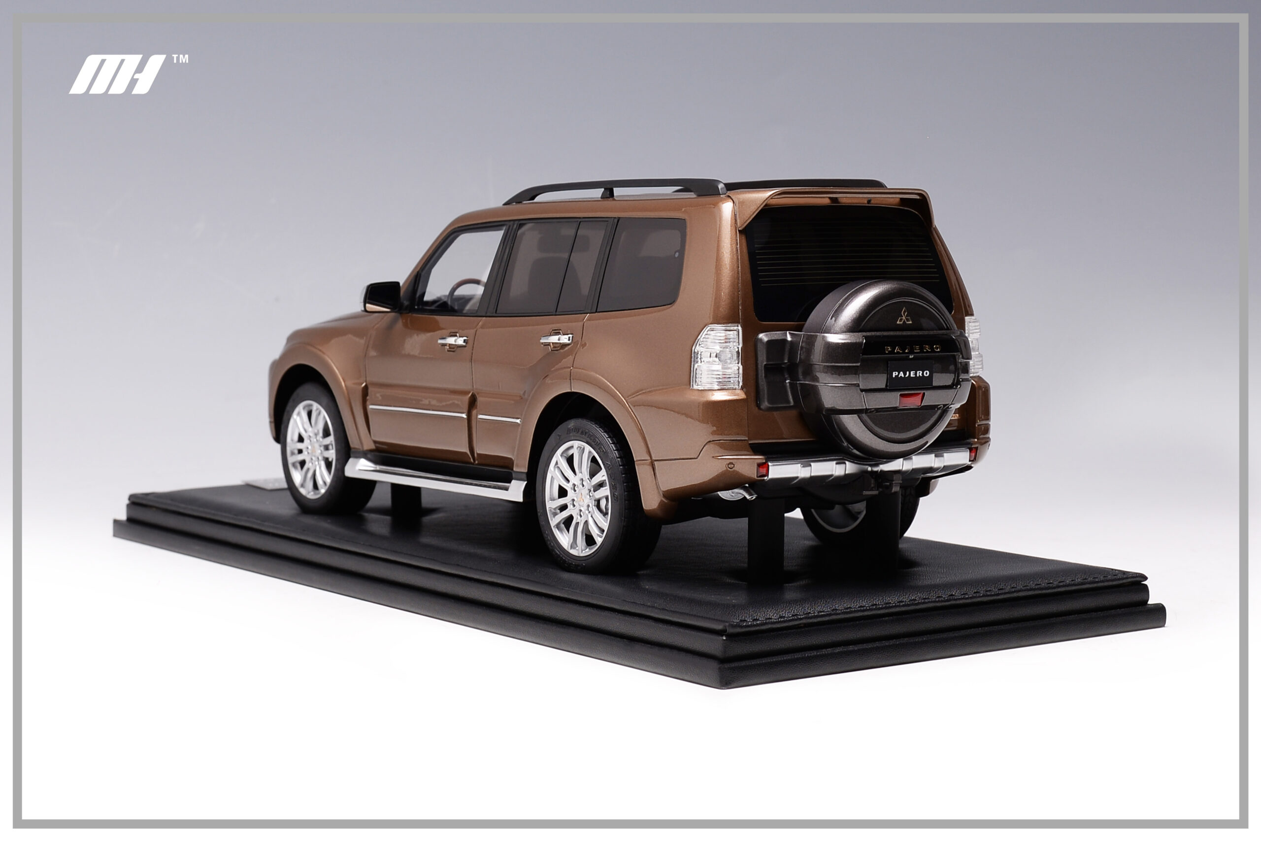 Mitsubishi Pajero 1-18 MotorHelix MH V93 (3)