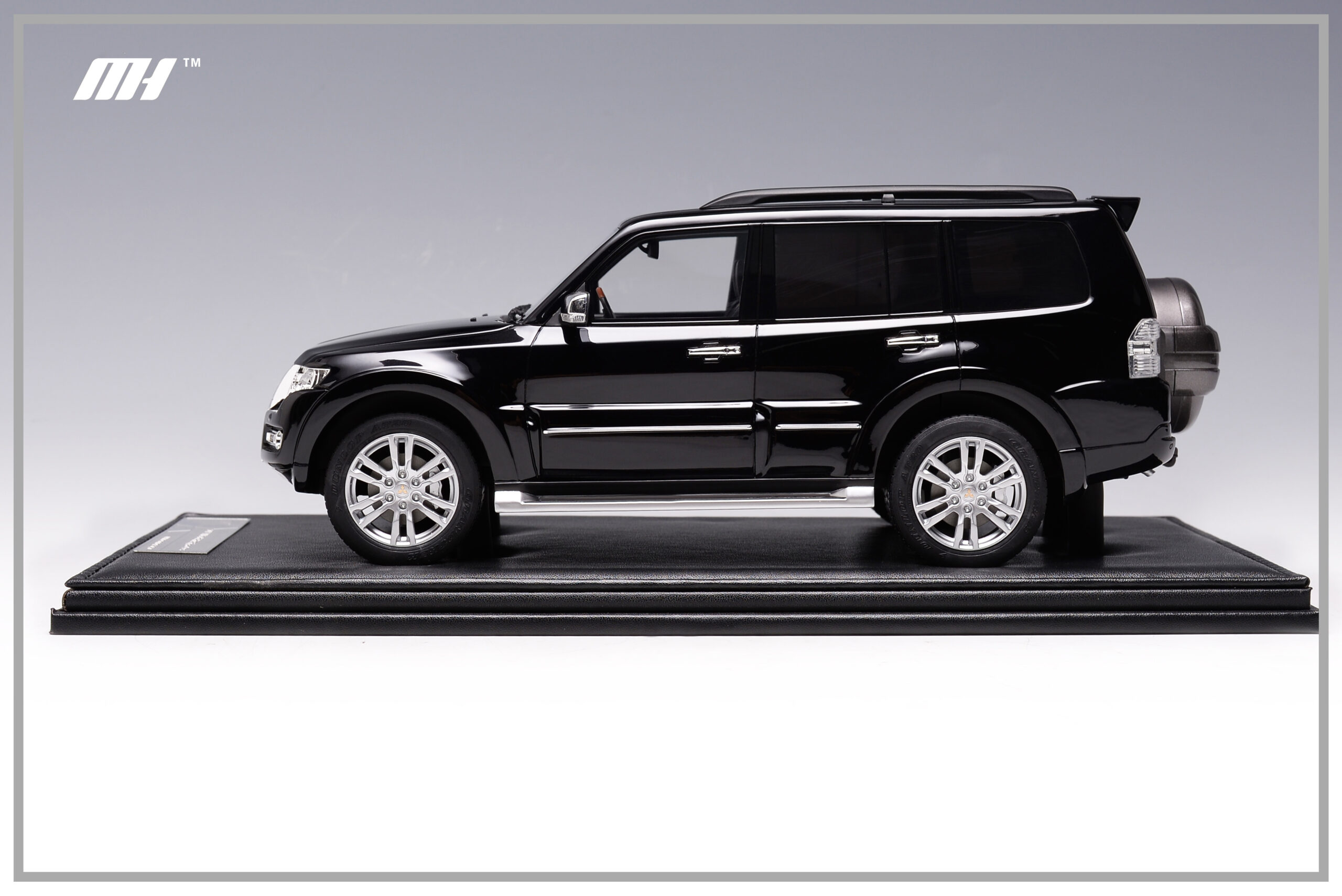 Mitsubishi Pajero 1-18 MotorHelix MH V93 (4)