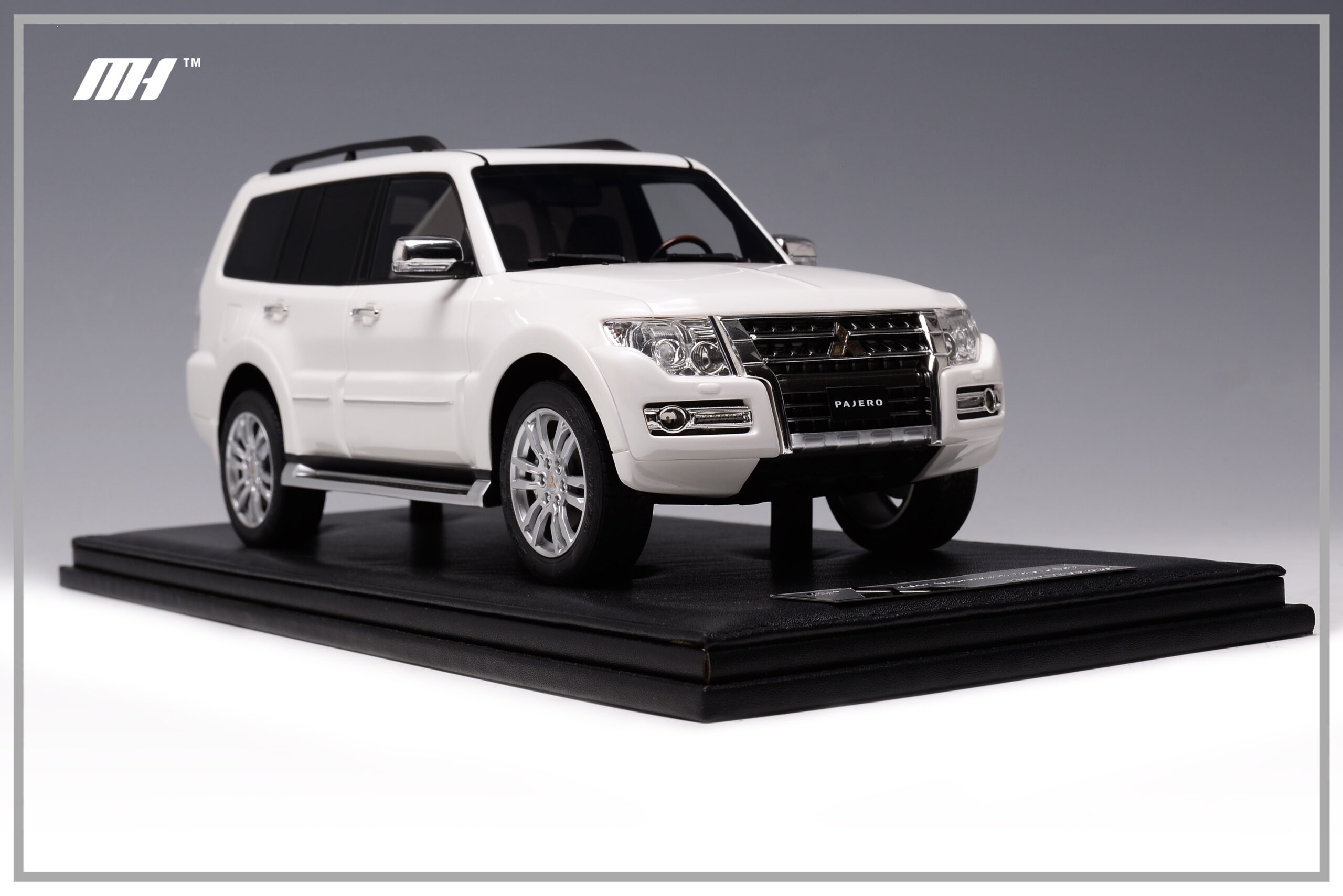 Mitsubishi Pajero 1-18 MotorHelix MH V93 (4)