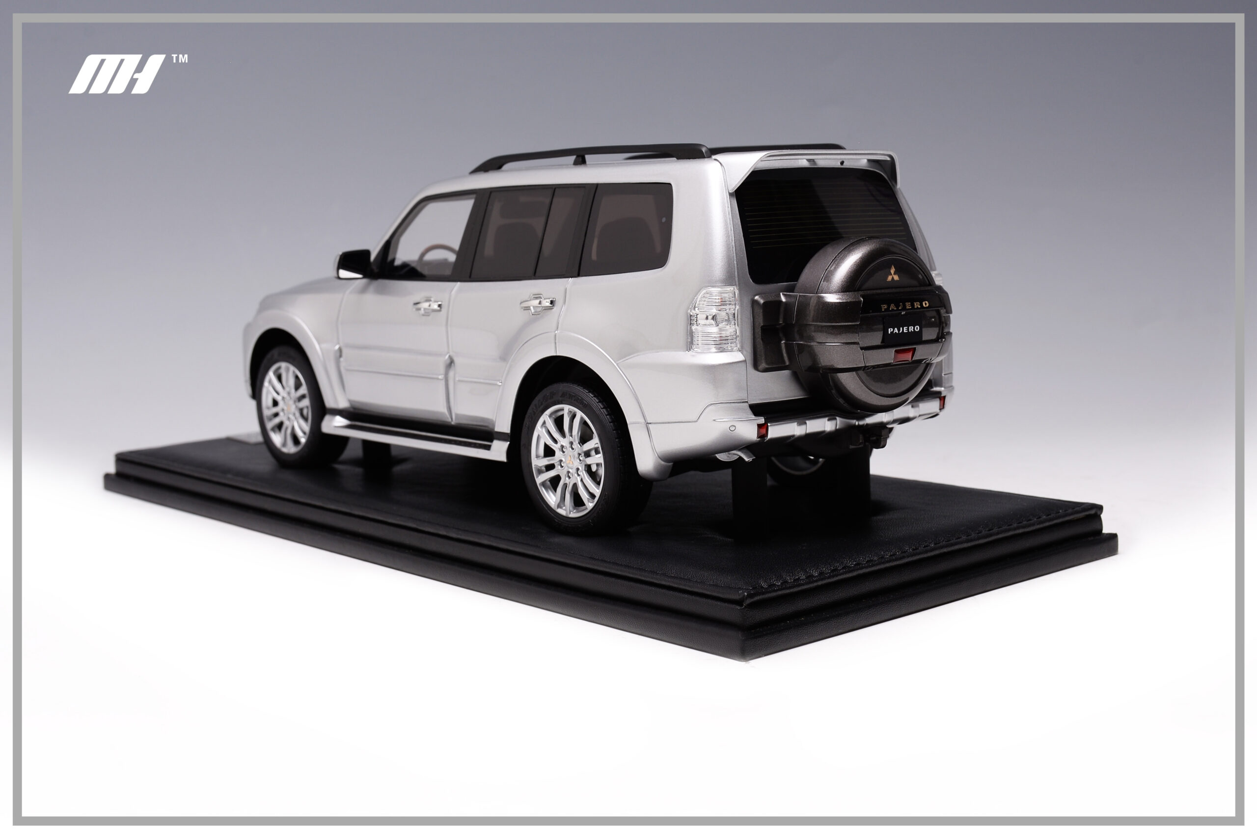 Mitsubishi Pajero 1-18 MotorHelix MH V93 (5)