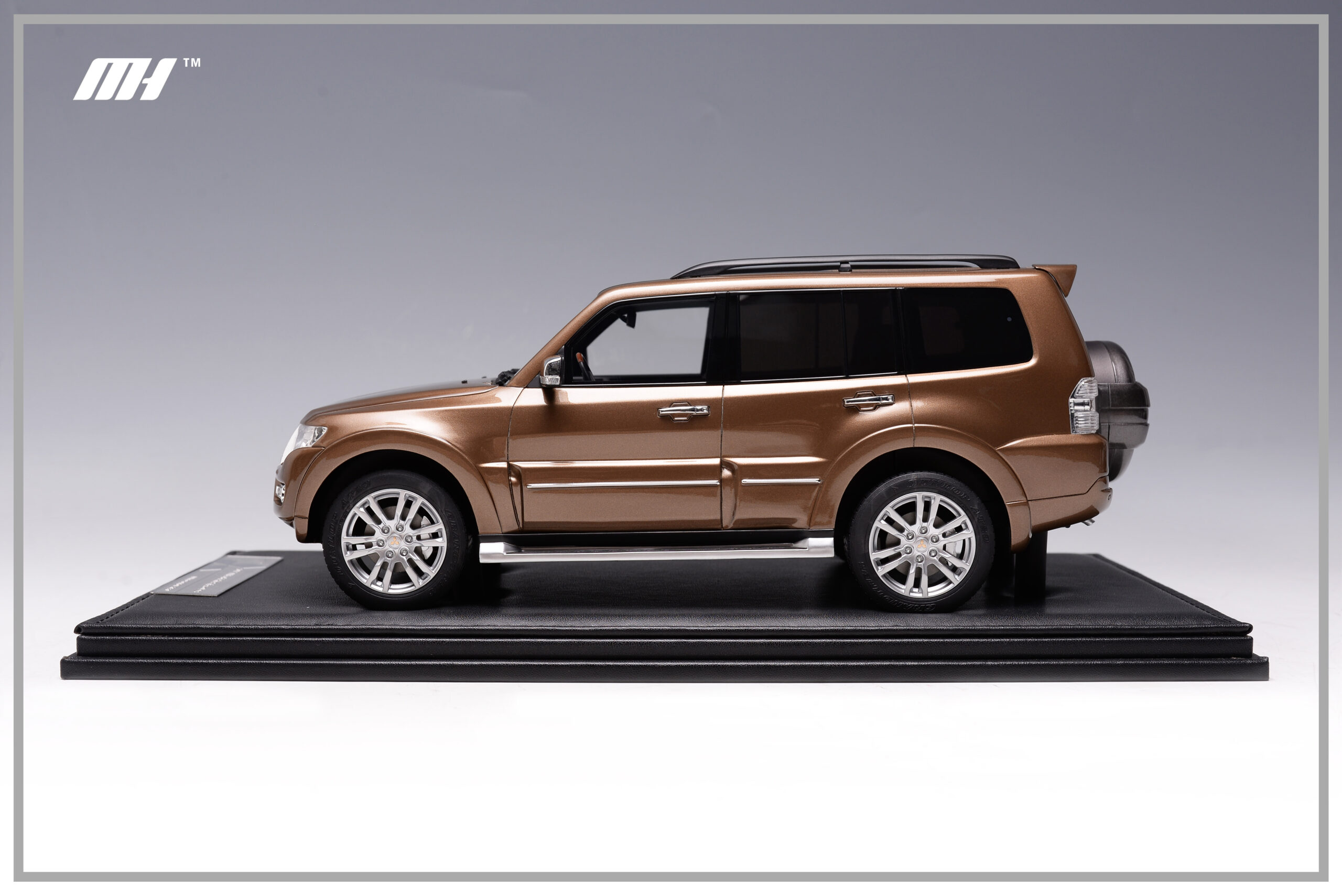 Mitsubishi Pajero 1-18 MotorHelix MH V93 (6)