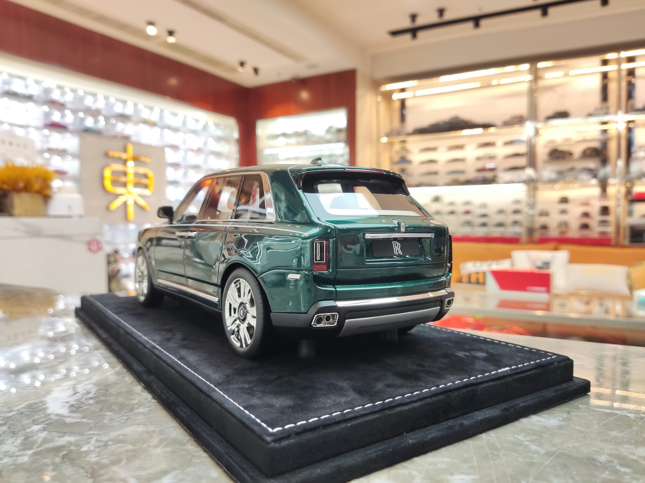 Rolls-Royce Cullinan 1-18 HH model (4)