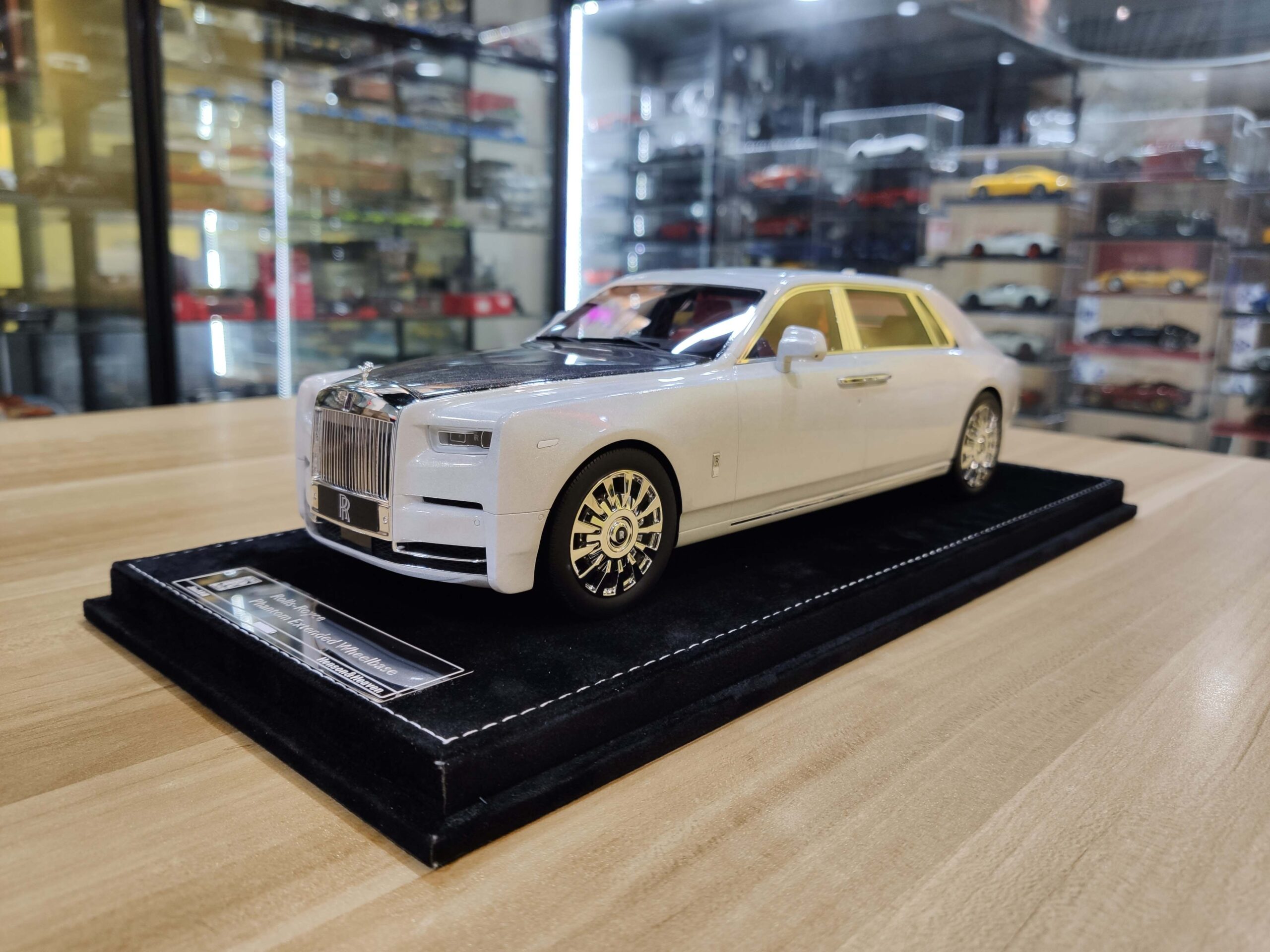 Rolls-Royce Phantom Extended Wheelbase 1-18 HH Model (1)