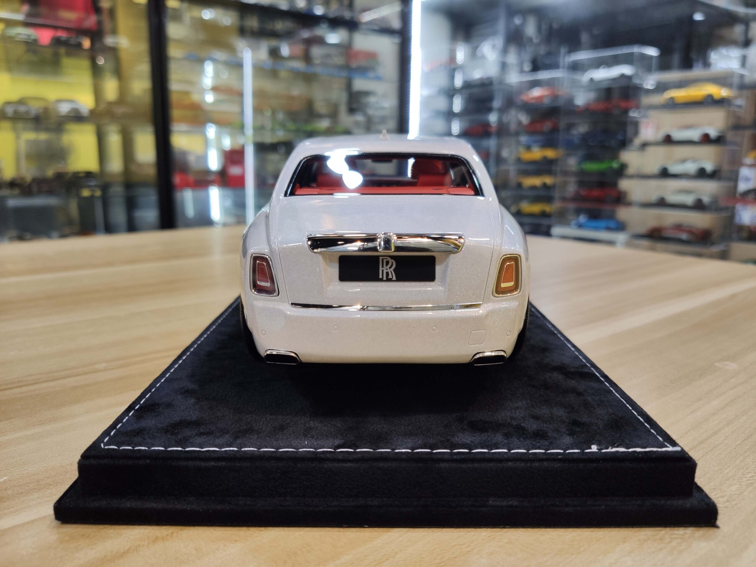Rolls-Royce Phantom Extended Wheelbase 1-18 HH Model (18)