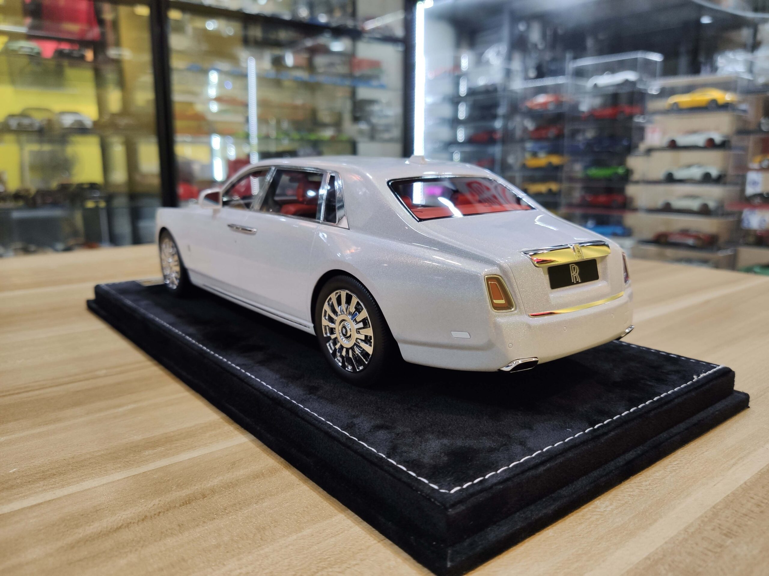 Rolls-Royce Phantom Extended Wheelbase 1-18 HH Model (2)