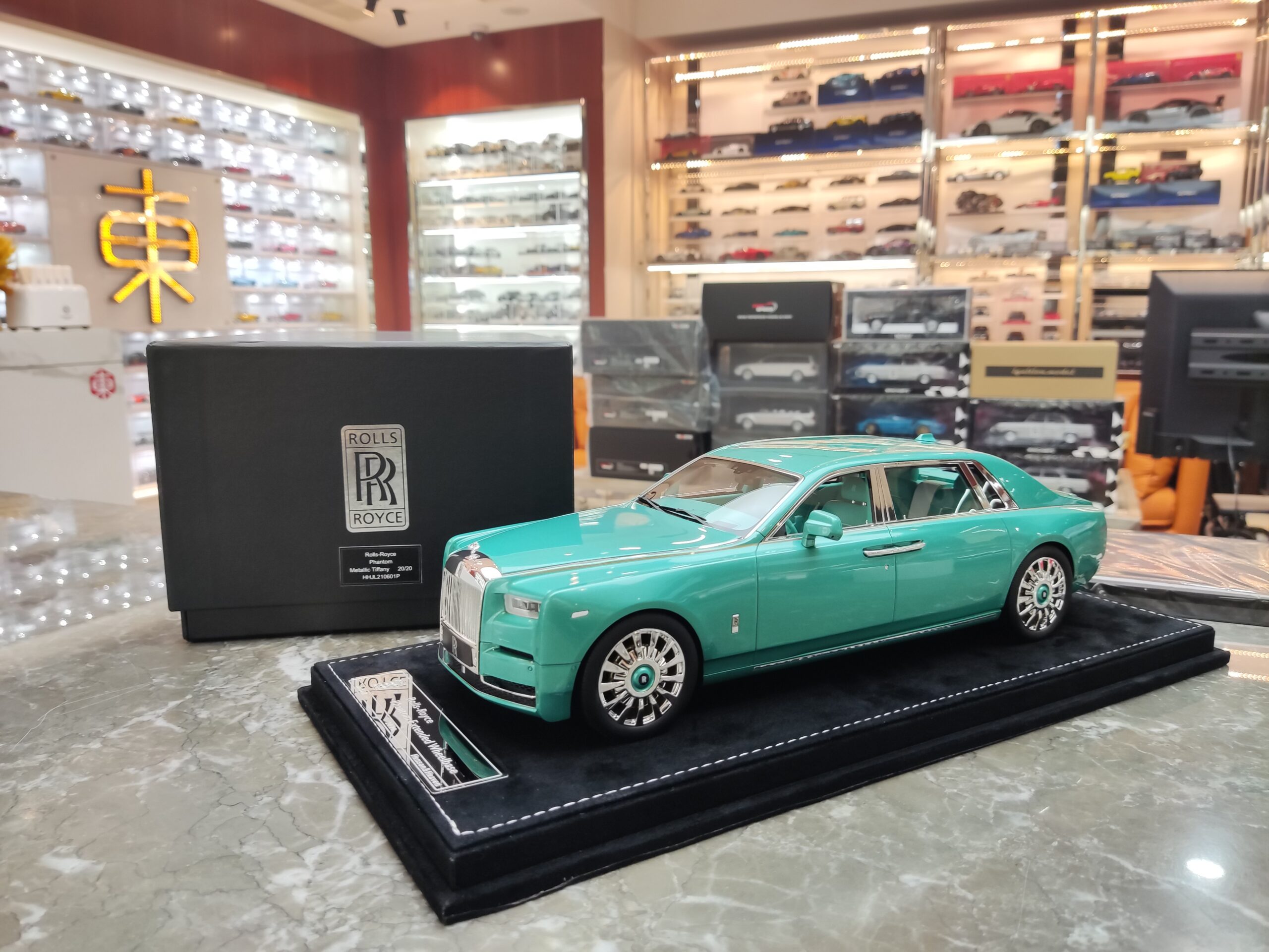 Rolls-Royce Phantom Extended Wheelbase thế hệ thứ VIII 1-18 HH Model (1)