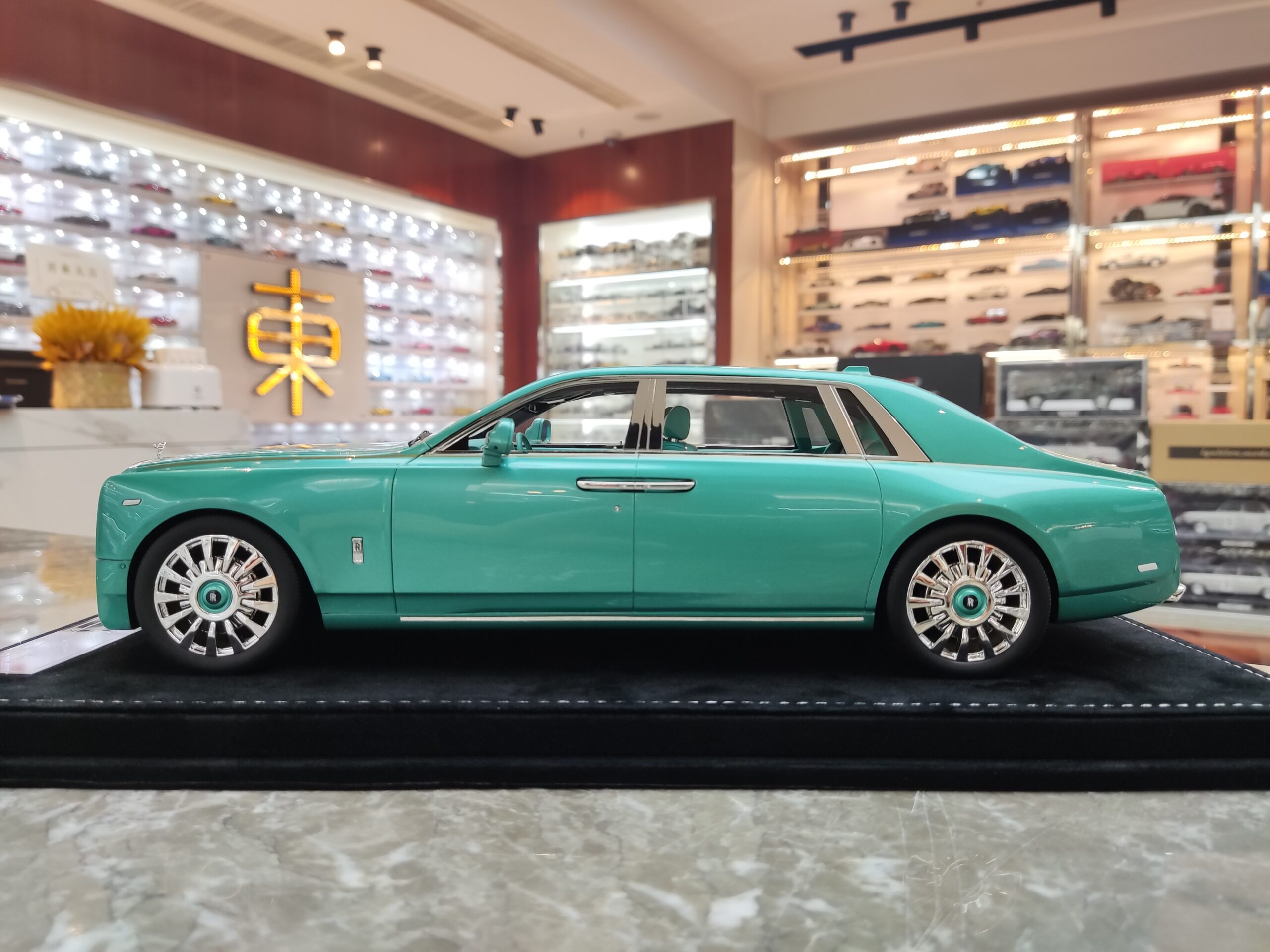 Rolls-Royce Phantom Extended Wheelbase thế hệ thứ VIII 1-18 HH Model (10)