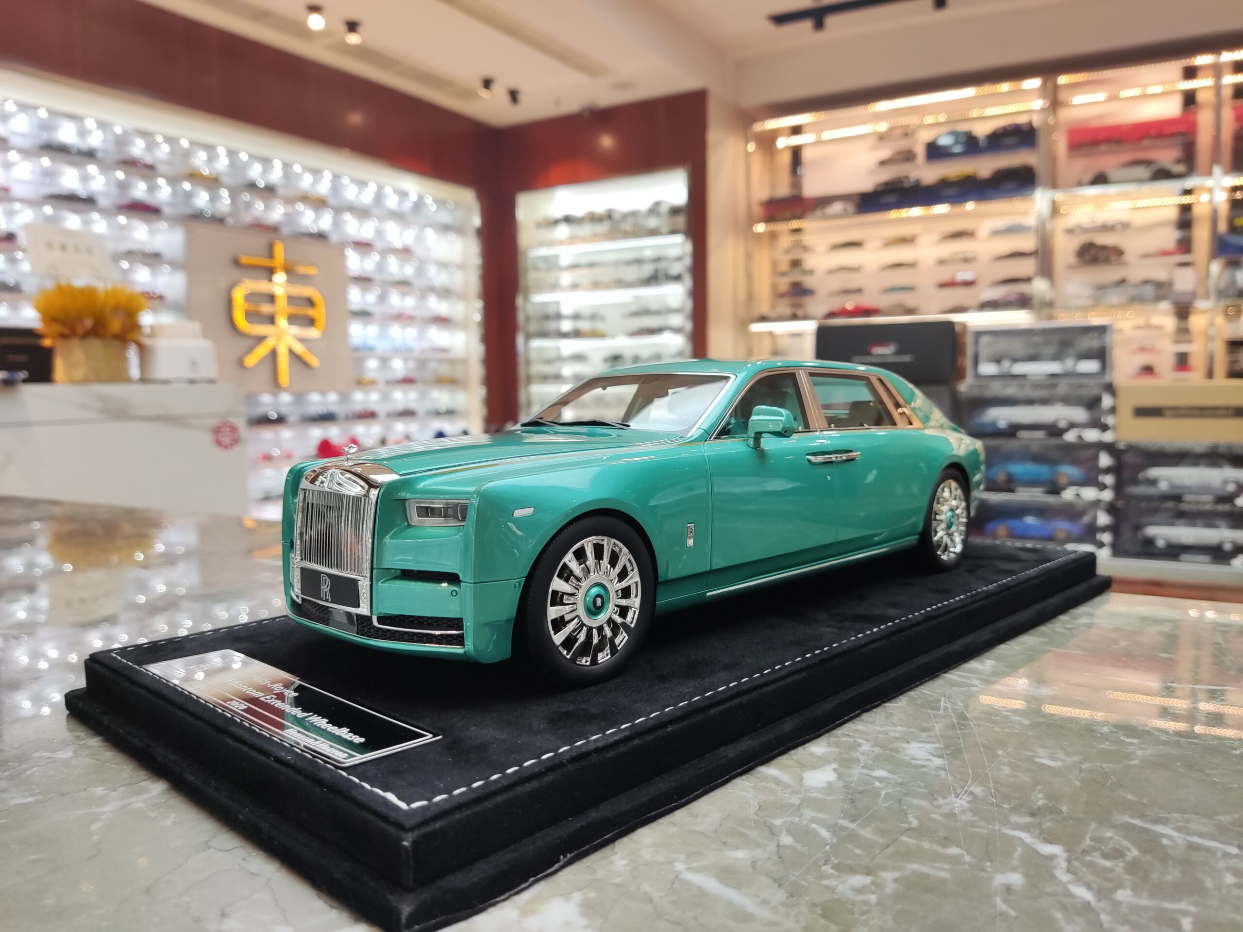 Rolls-Royce Phantom Extended Wheelbase thế hệ thứ VIII 1-18 HH Model (3)