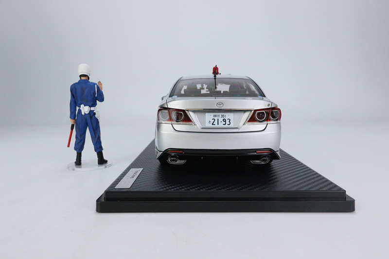 Toyota Crown Shizuoka Police 1-18 Ignition Model (4)