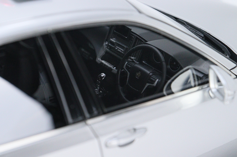 Toyota Crown Shizuoka Police 1-18 Ignition Model (5)