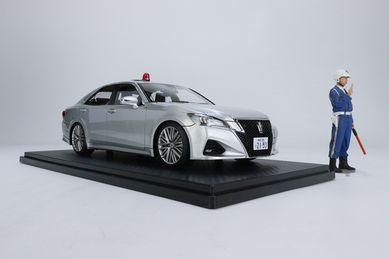 Toyota Crown Shizuoka Police 1-18 Ignition Model (6)
